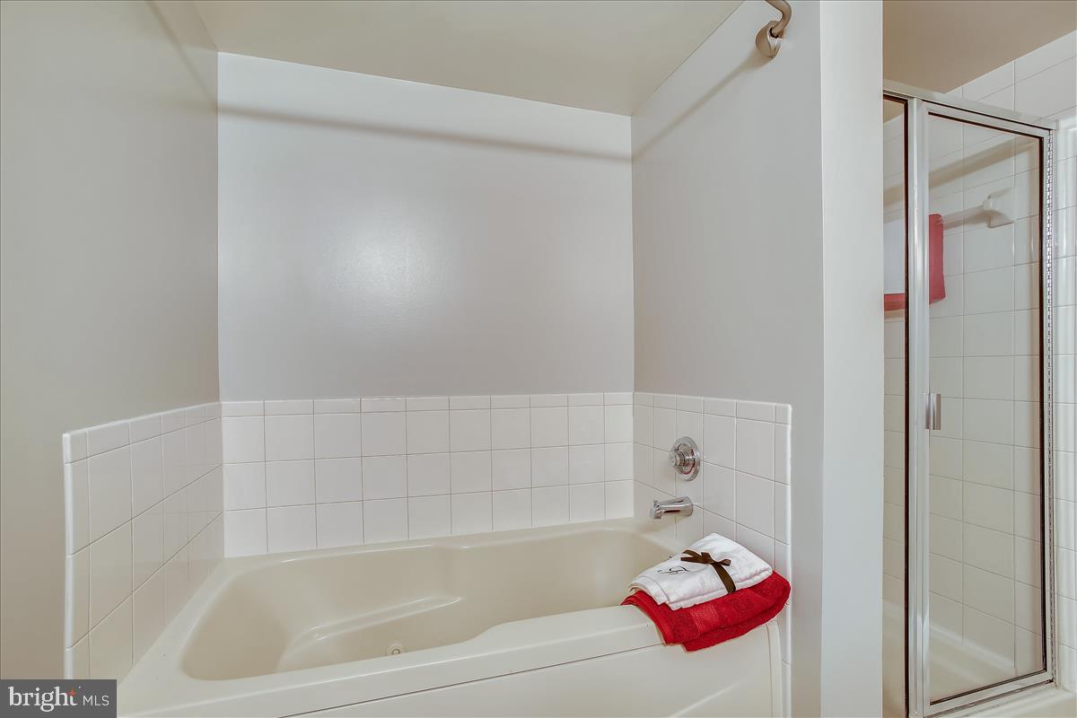 STATION SQUARE - Residential Lease