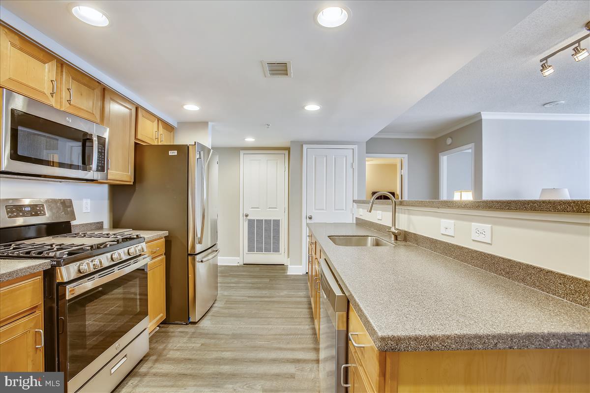 STATION SQUARE - Residential Lease