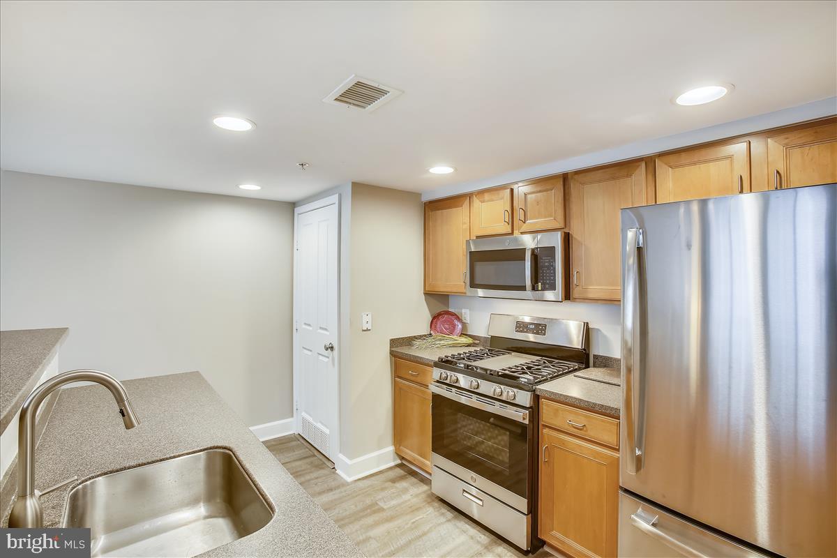 STATION SQUARE - Residential Lease