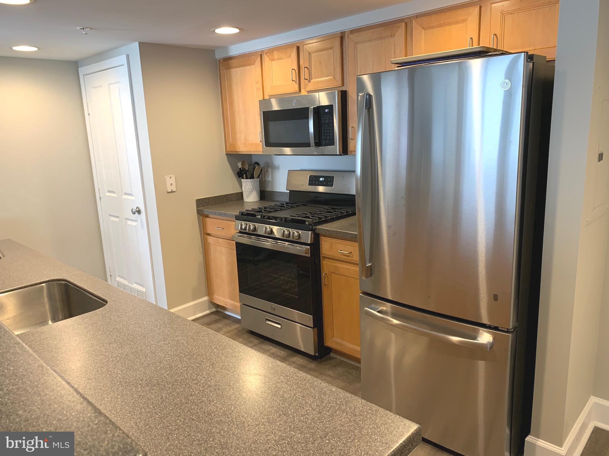 STATION SQUARE - Residential Lease