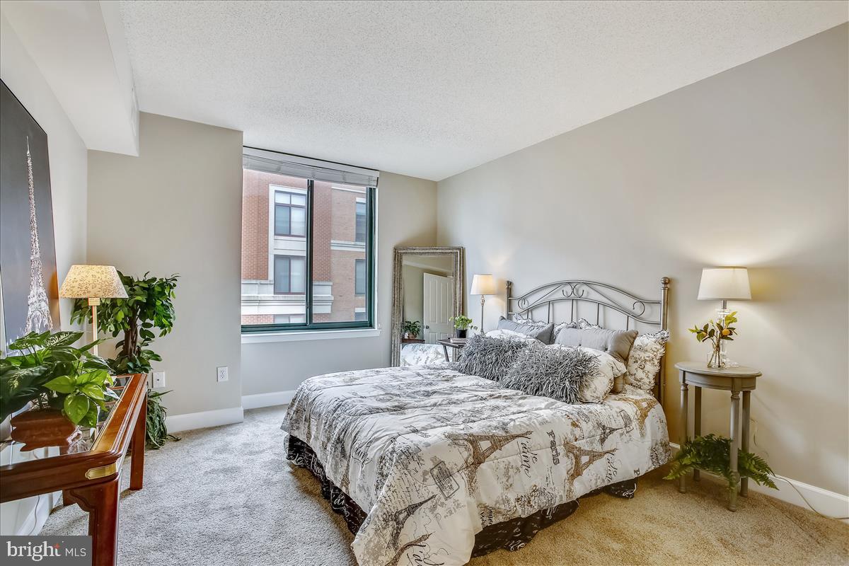 STATION SQUARE - Residential Lease