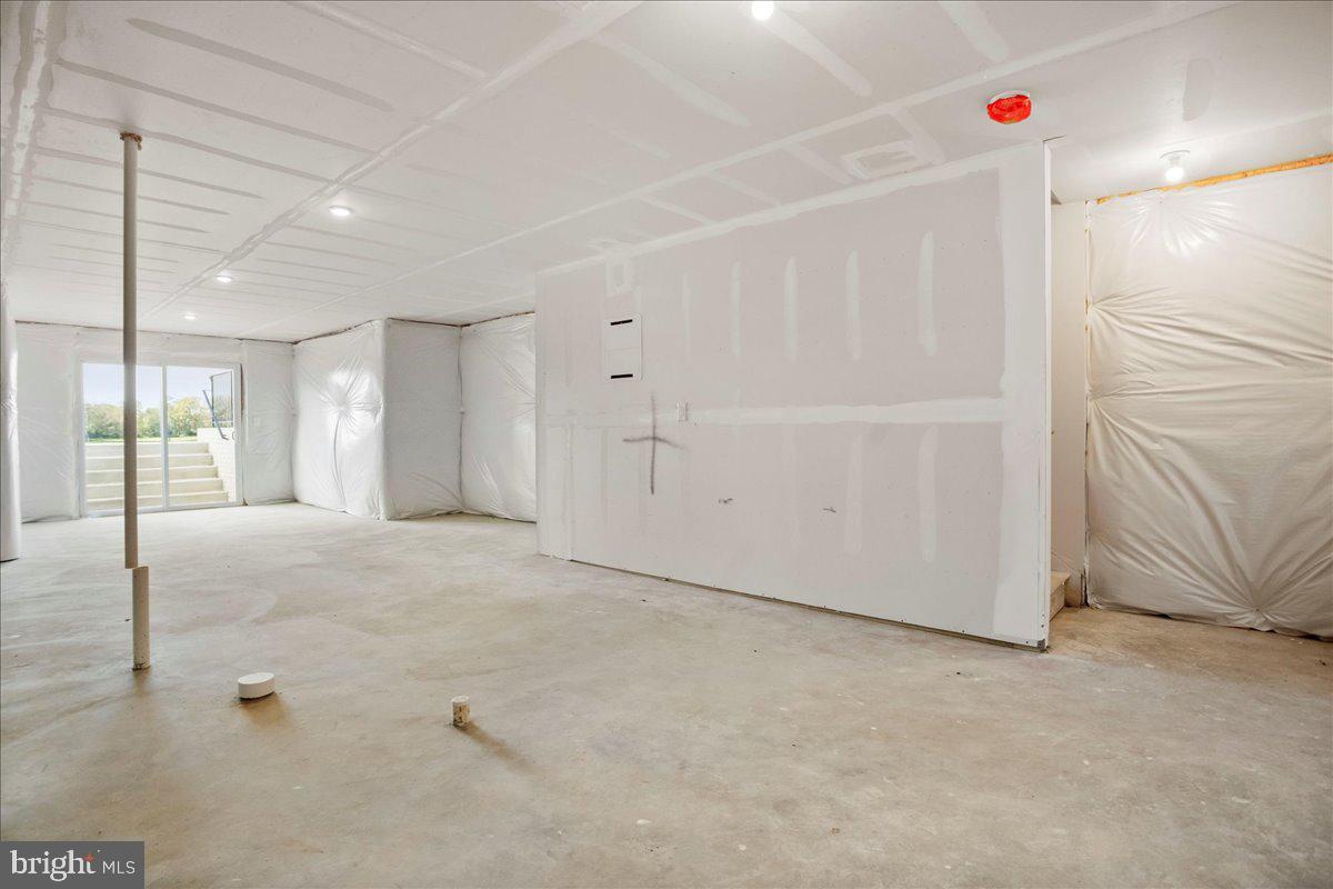 HUNTWELL WEST - Residential