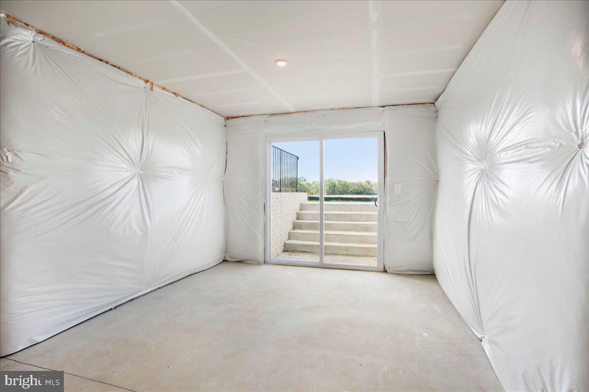 HUNTWELL WEST - Residential