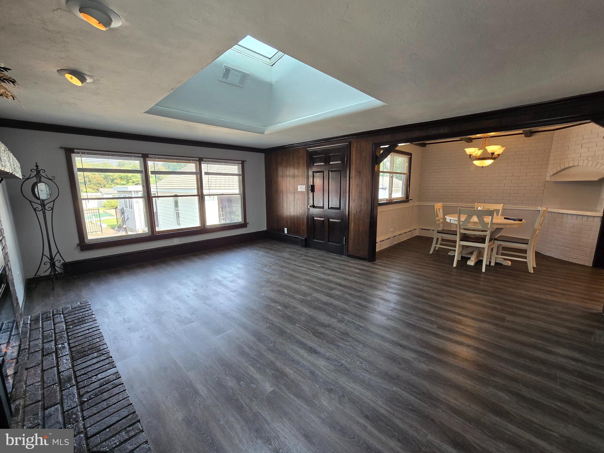 376 WHITE HORSE AVENUE