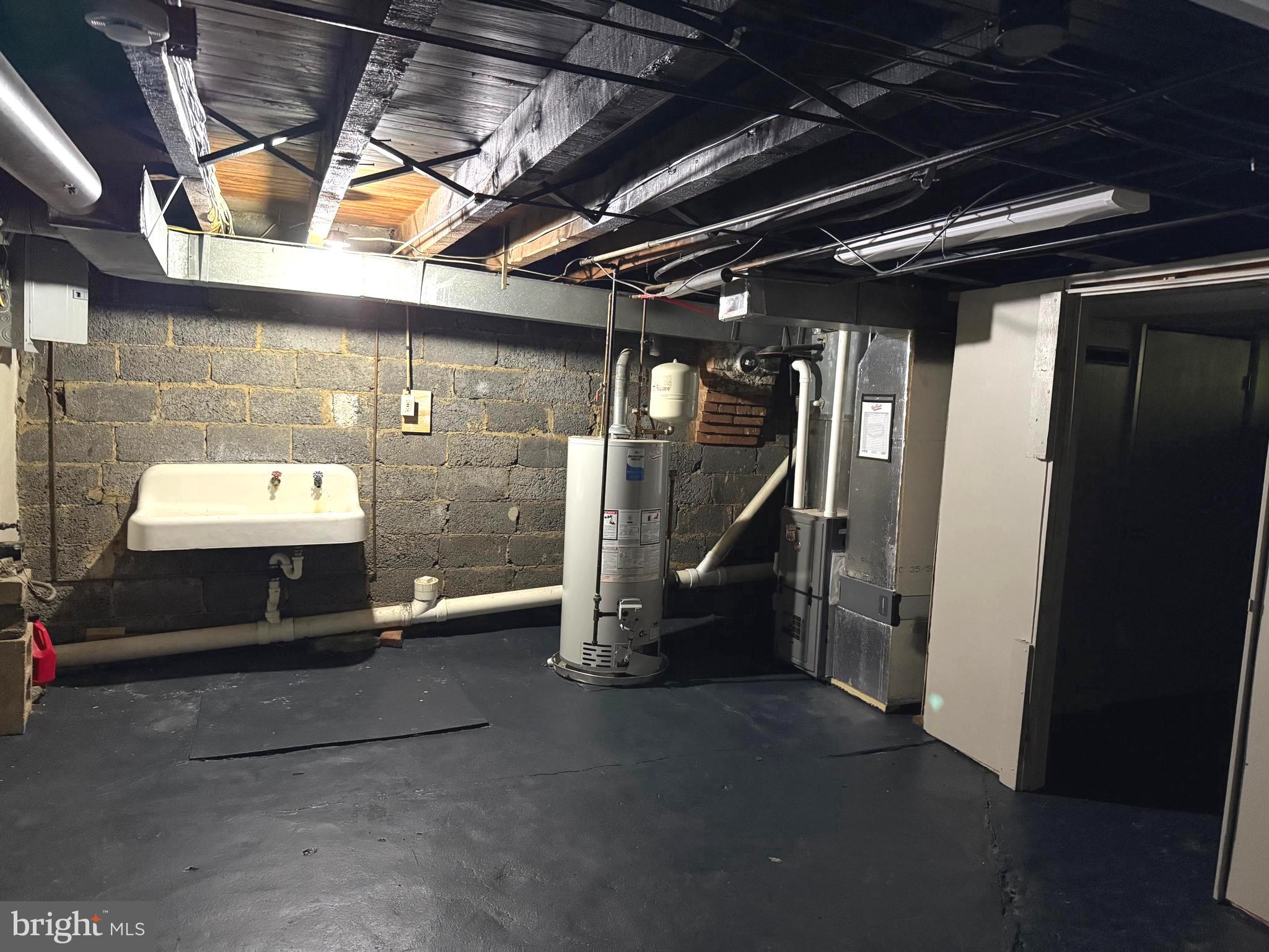 WEST END LANCASTER - Residential Lease