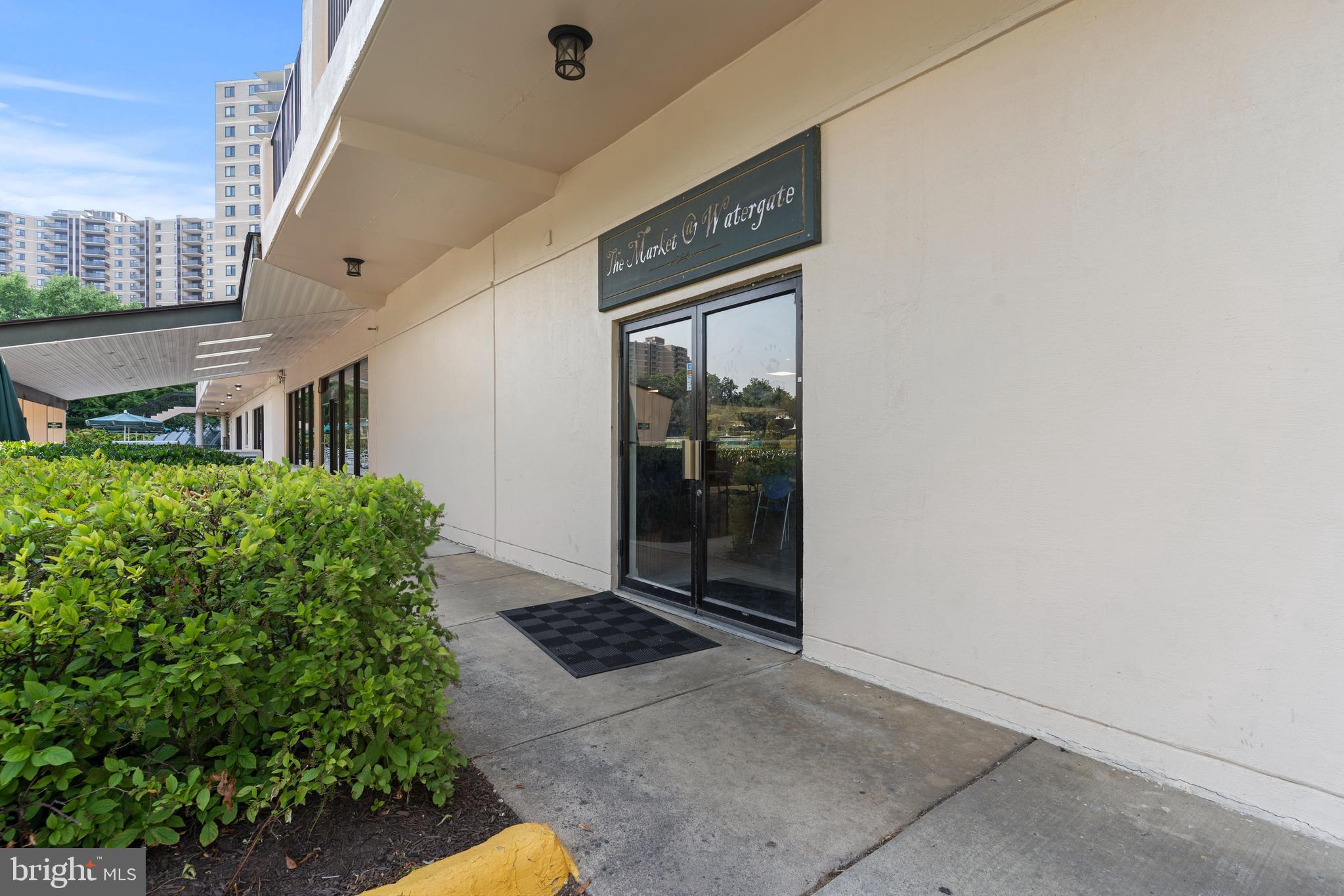 WATERGATE AT LANDMARK - Residential