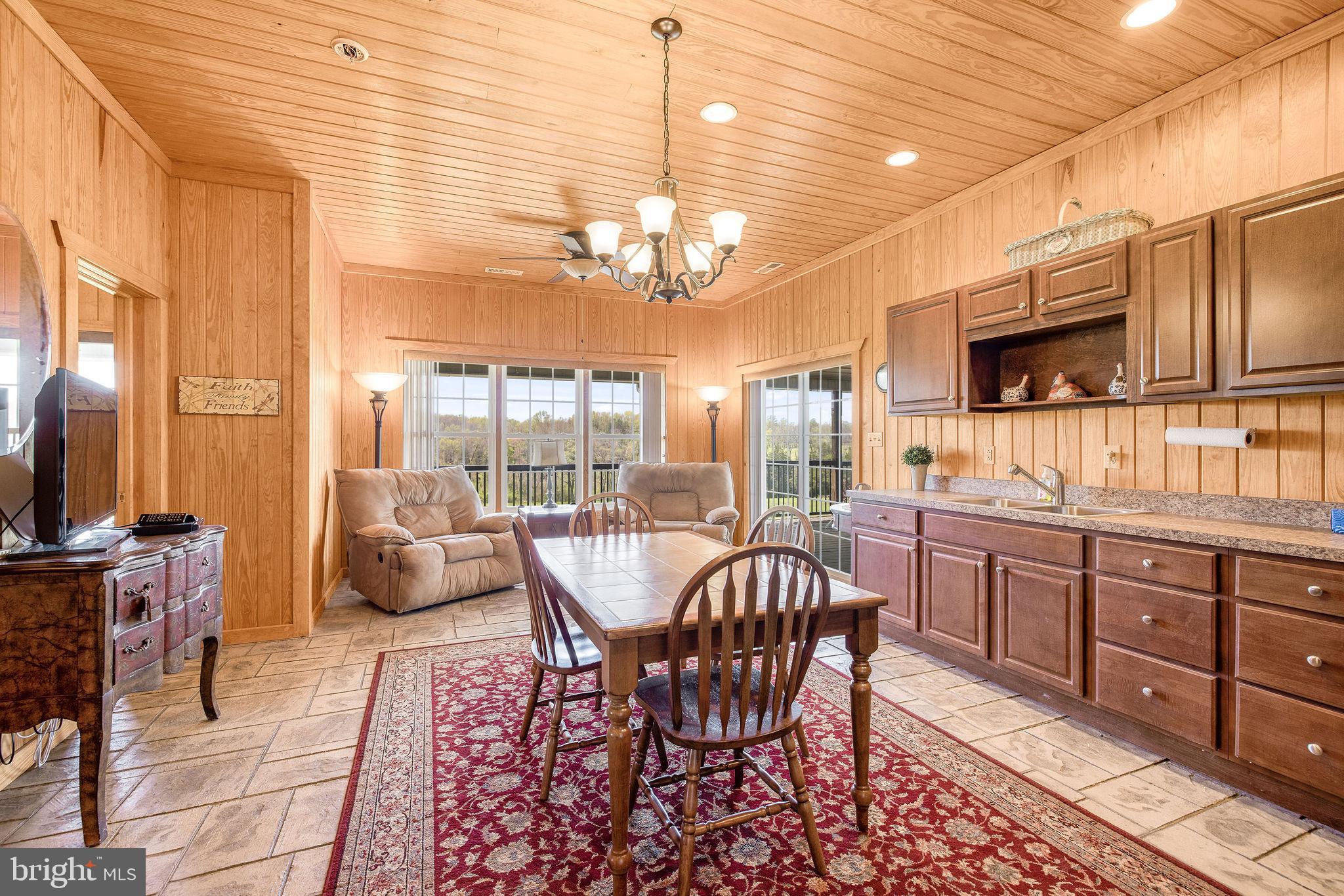 ROCK CASTLE CREEK - Farm