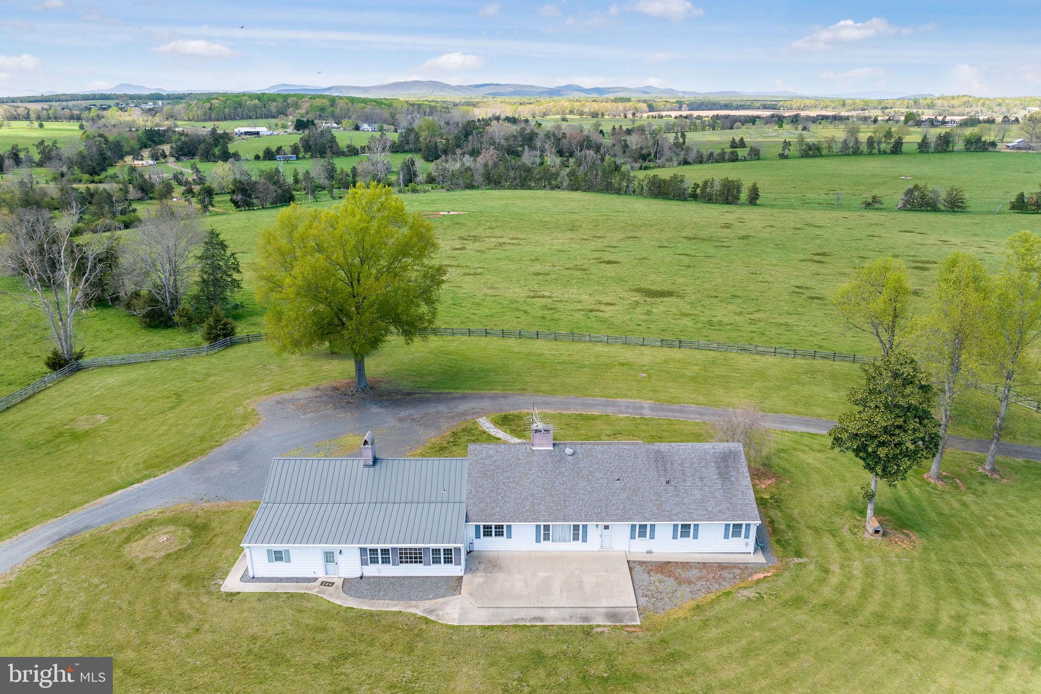 ROCK CASTLE CREEK - Farm