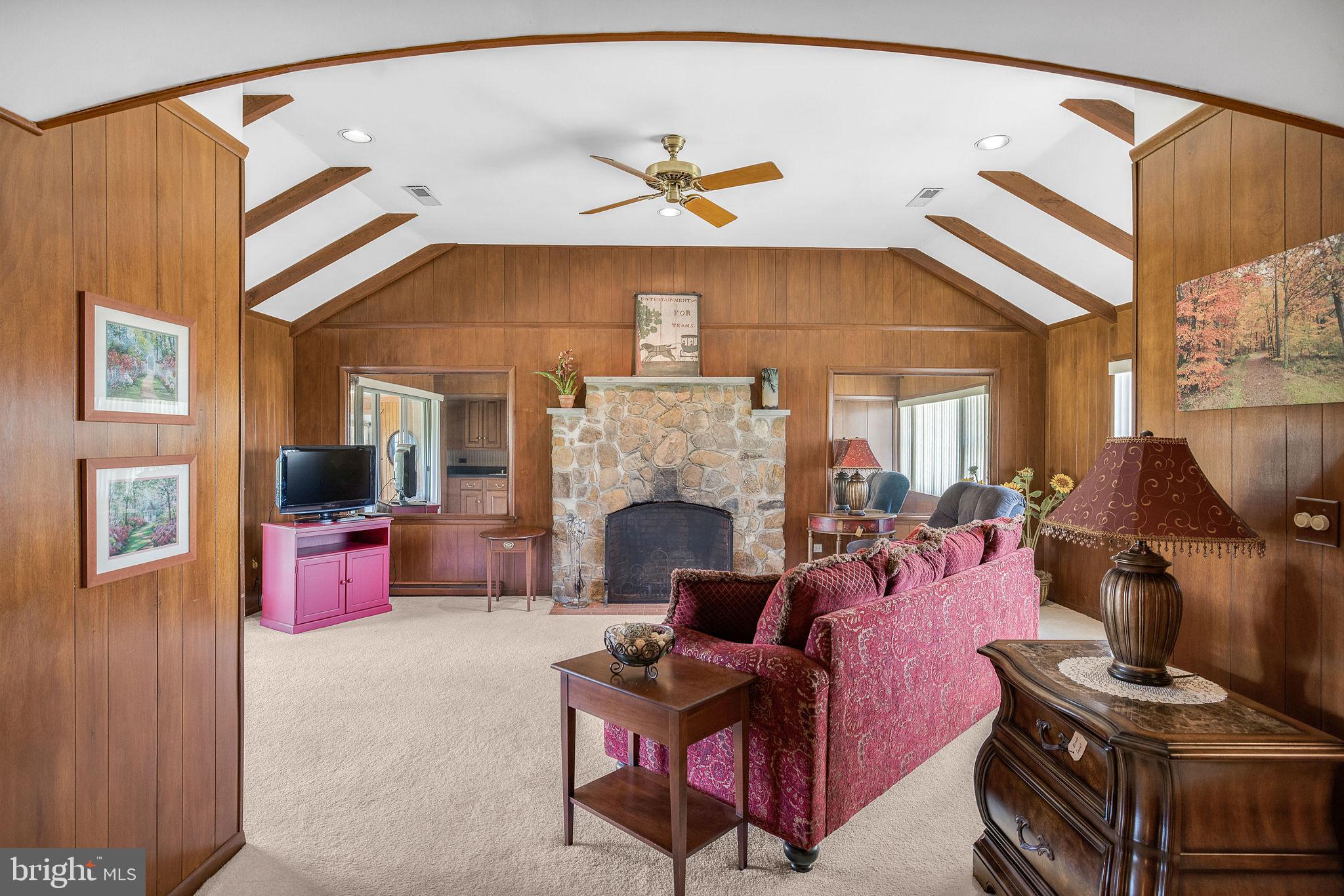 ROCK CASTLE CREEK - Farm