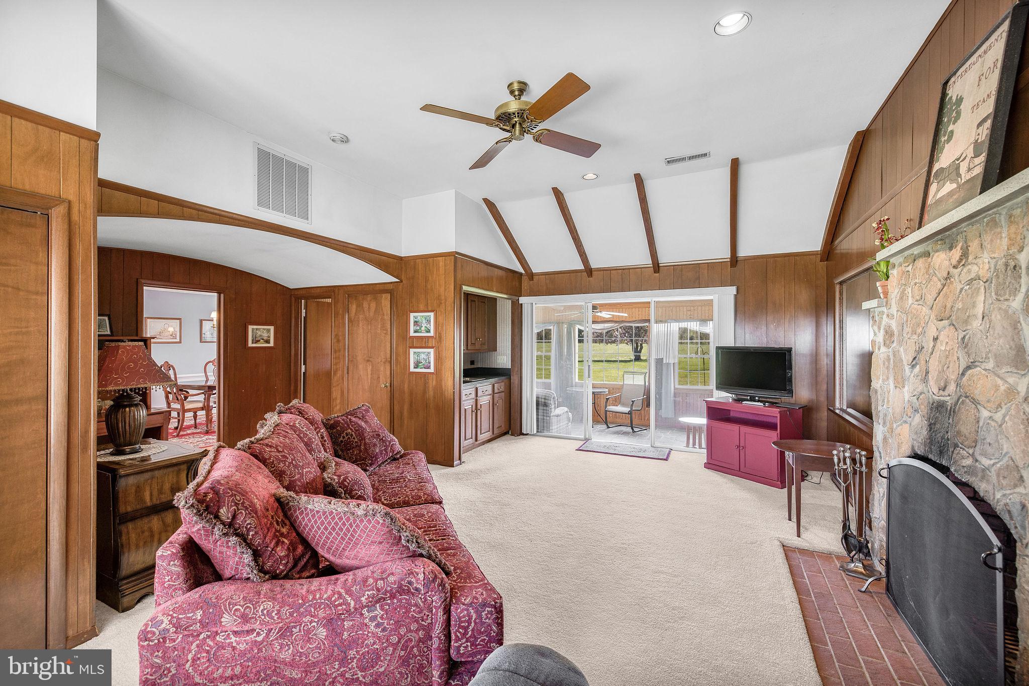 ROCK CASTLE CREEK - Farm