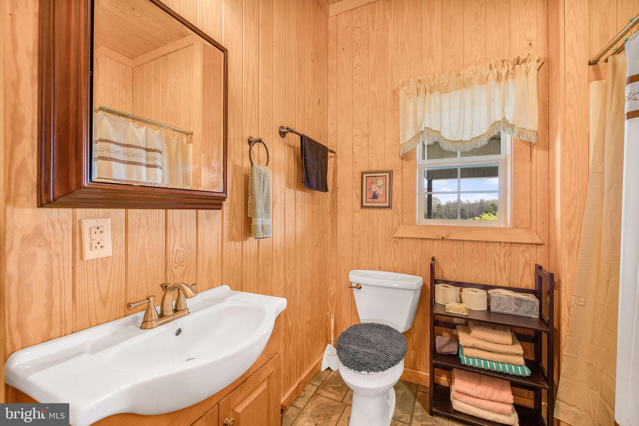 ROCK CASTLE CREEK - Farm