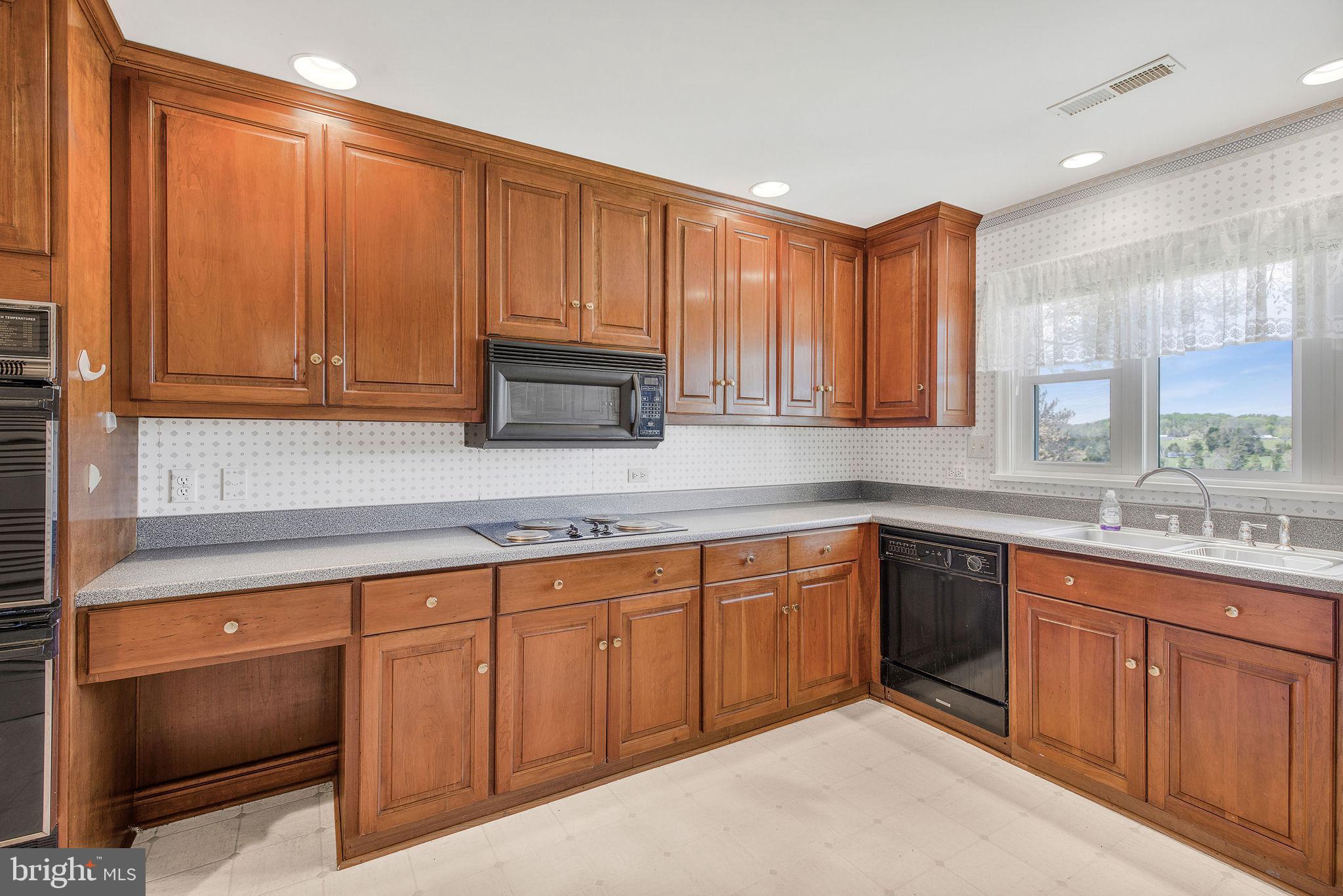 ROCK CASTLE CREEK - Farm