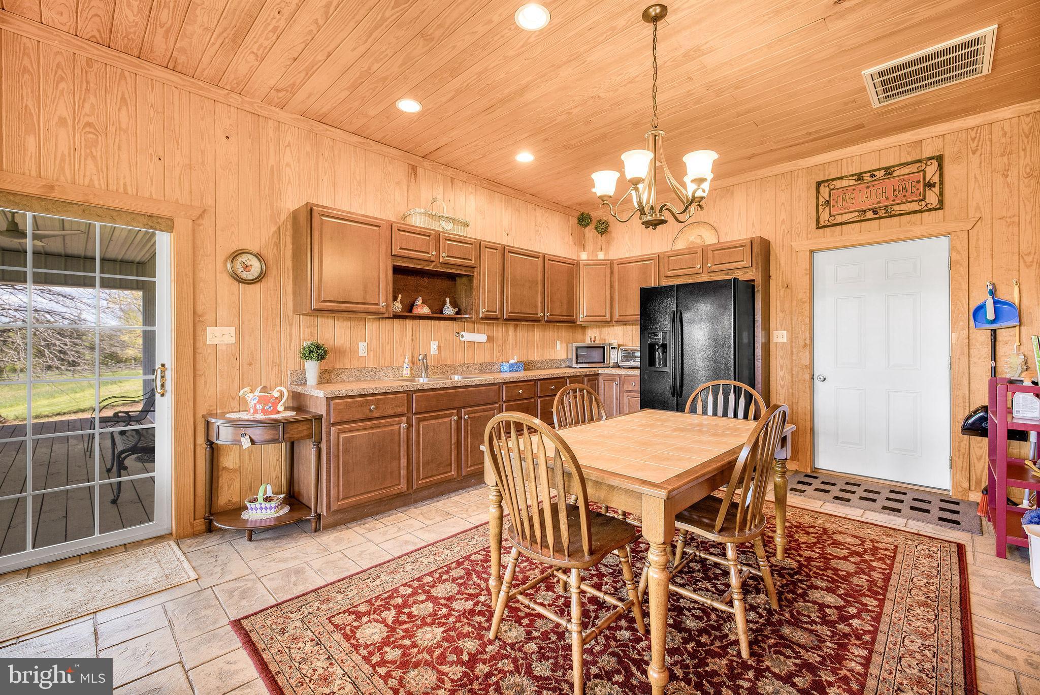 ROCK CASTLE CREEK - Farm