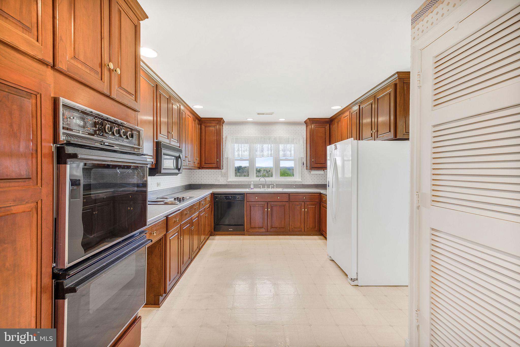 ROCK CASTLE CREEK - Farm