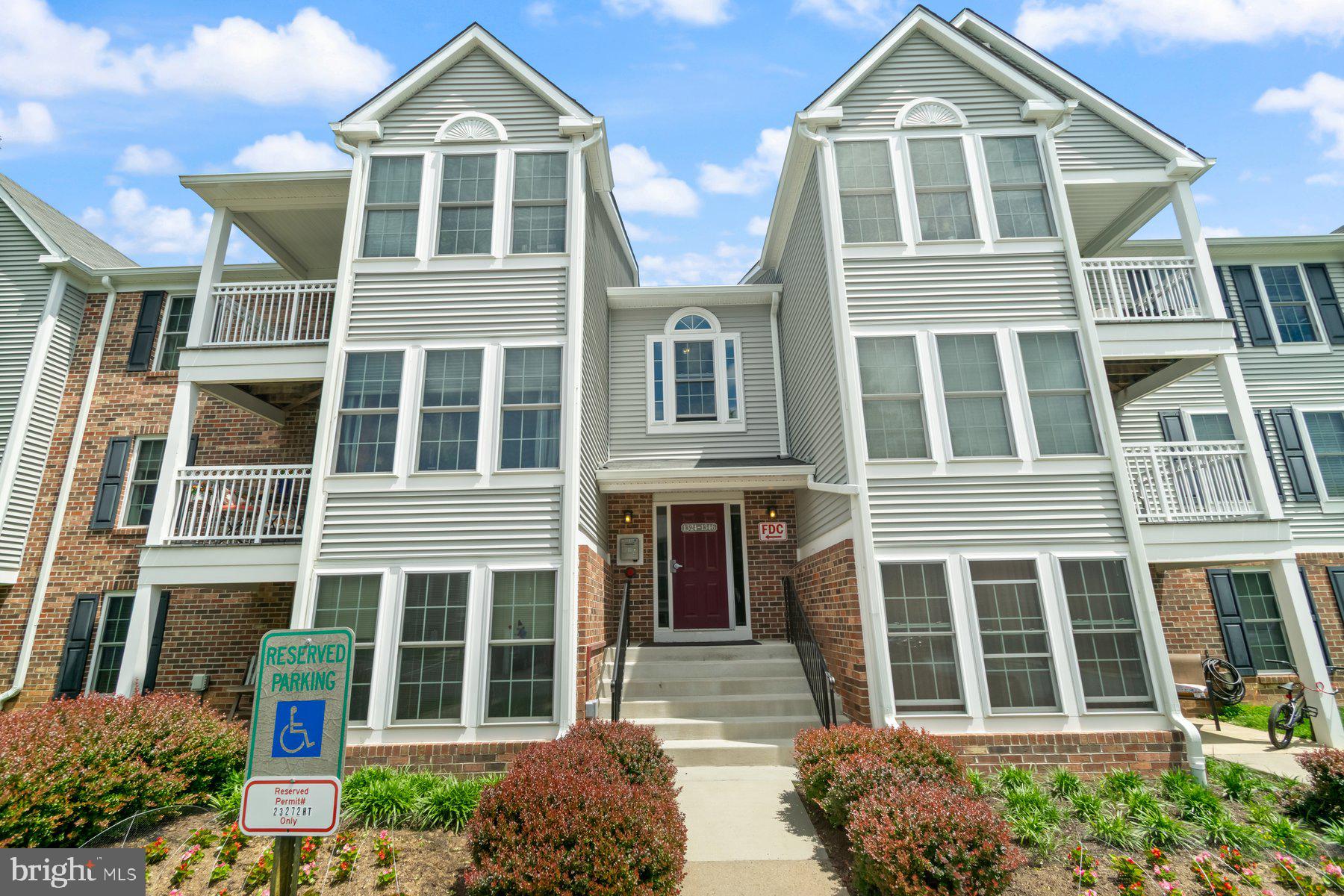 1328 GREENBRIAR CIRCLE 5-1328
