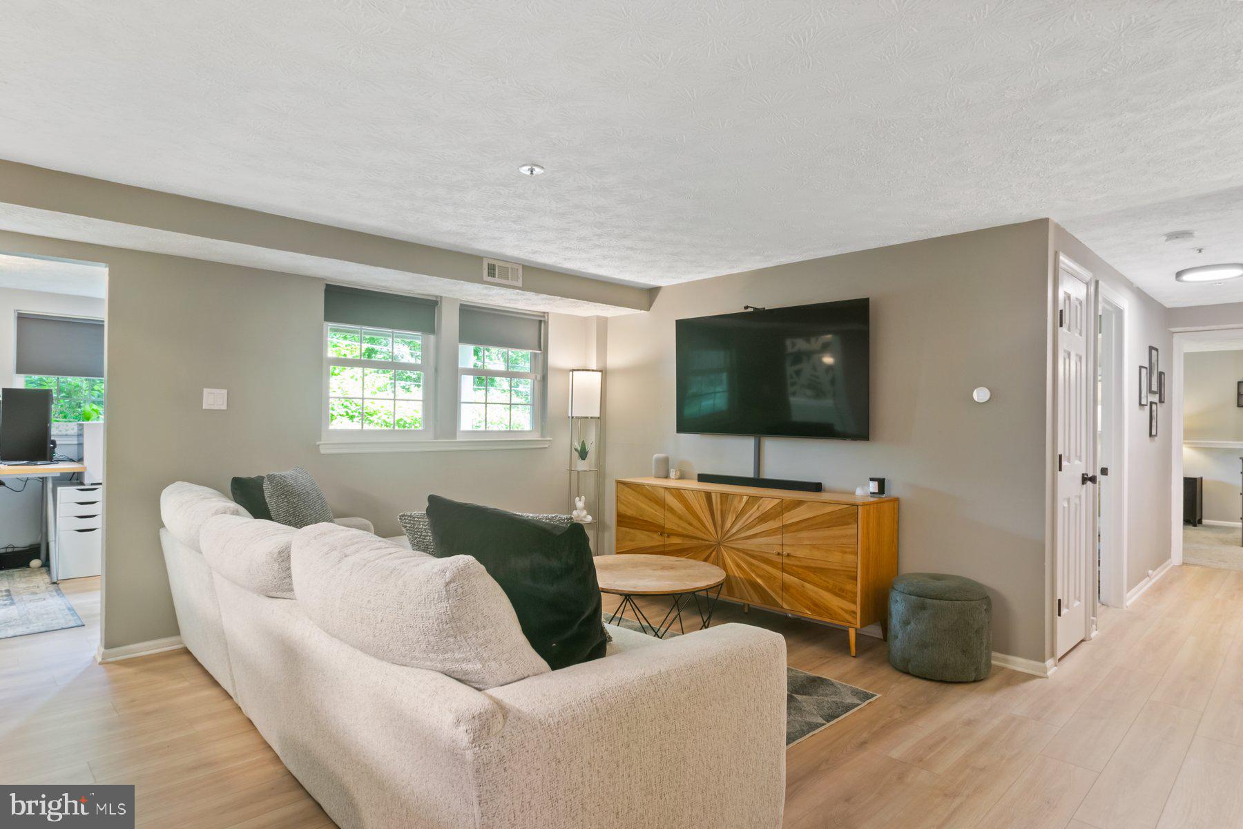 1328 GREENBRIAR CIRCLE 5-1328