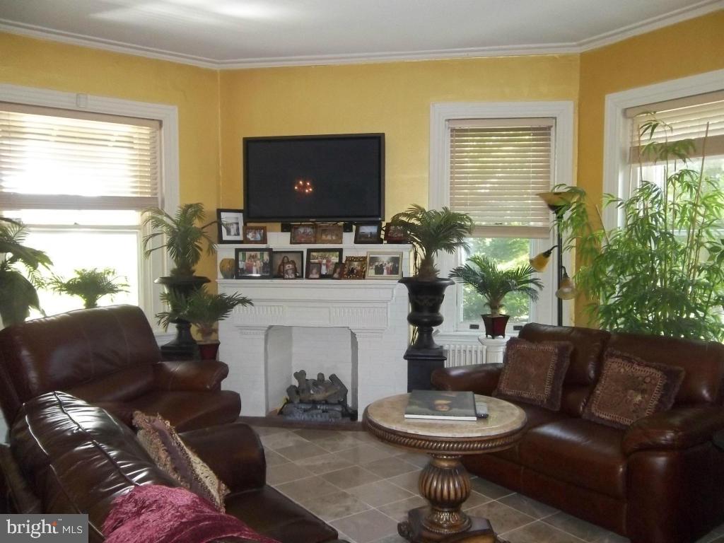 SCHOOL LANE HILLS - Residential