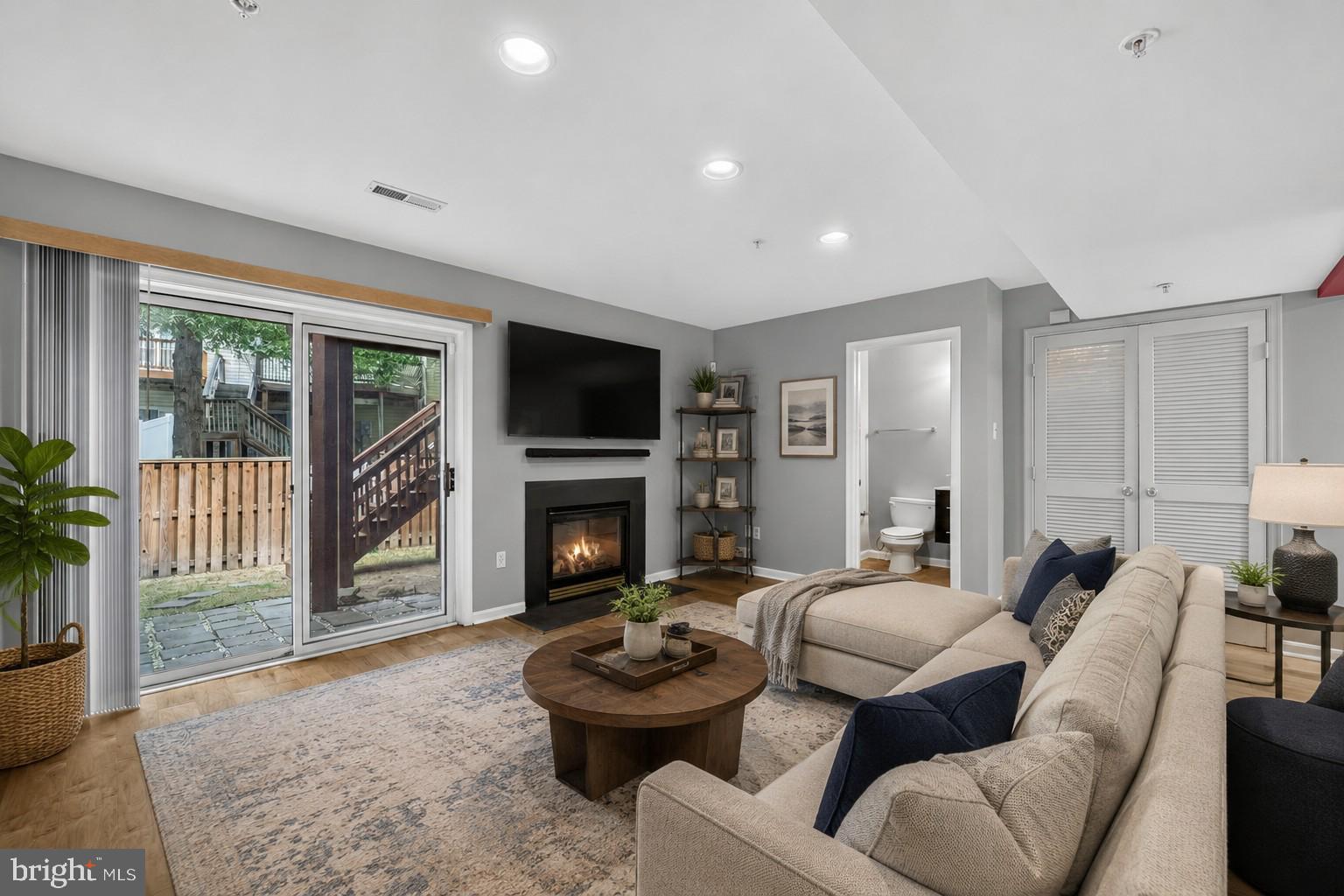 1223 CHILEAN TEAL TERRACE