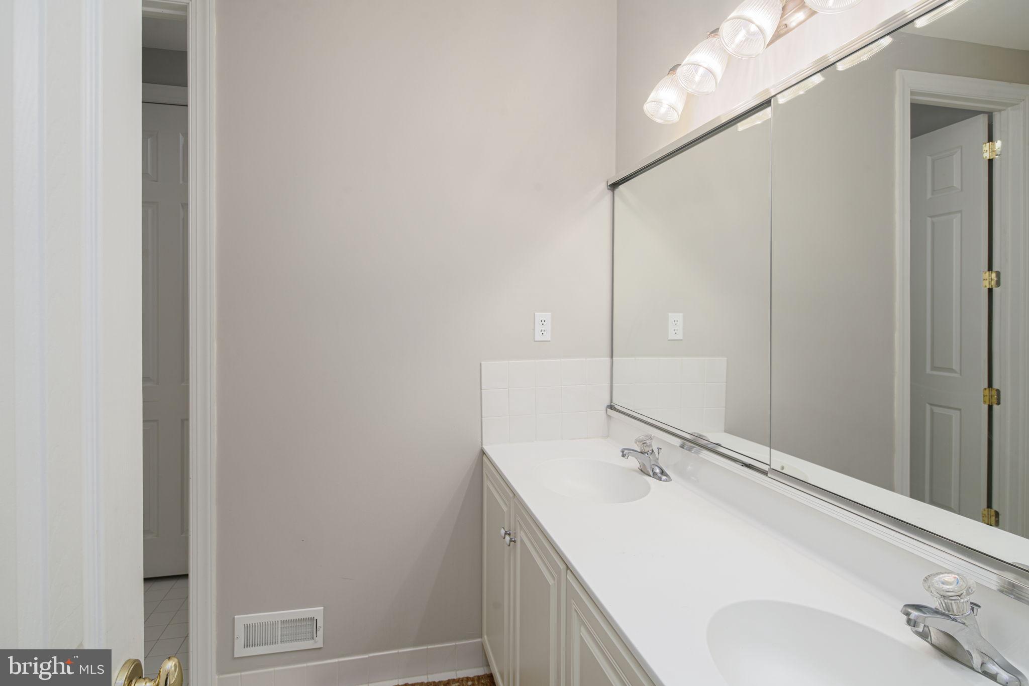 ESTS AT WARWICK L - Residential