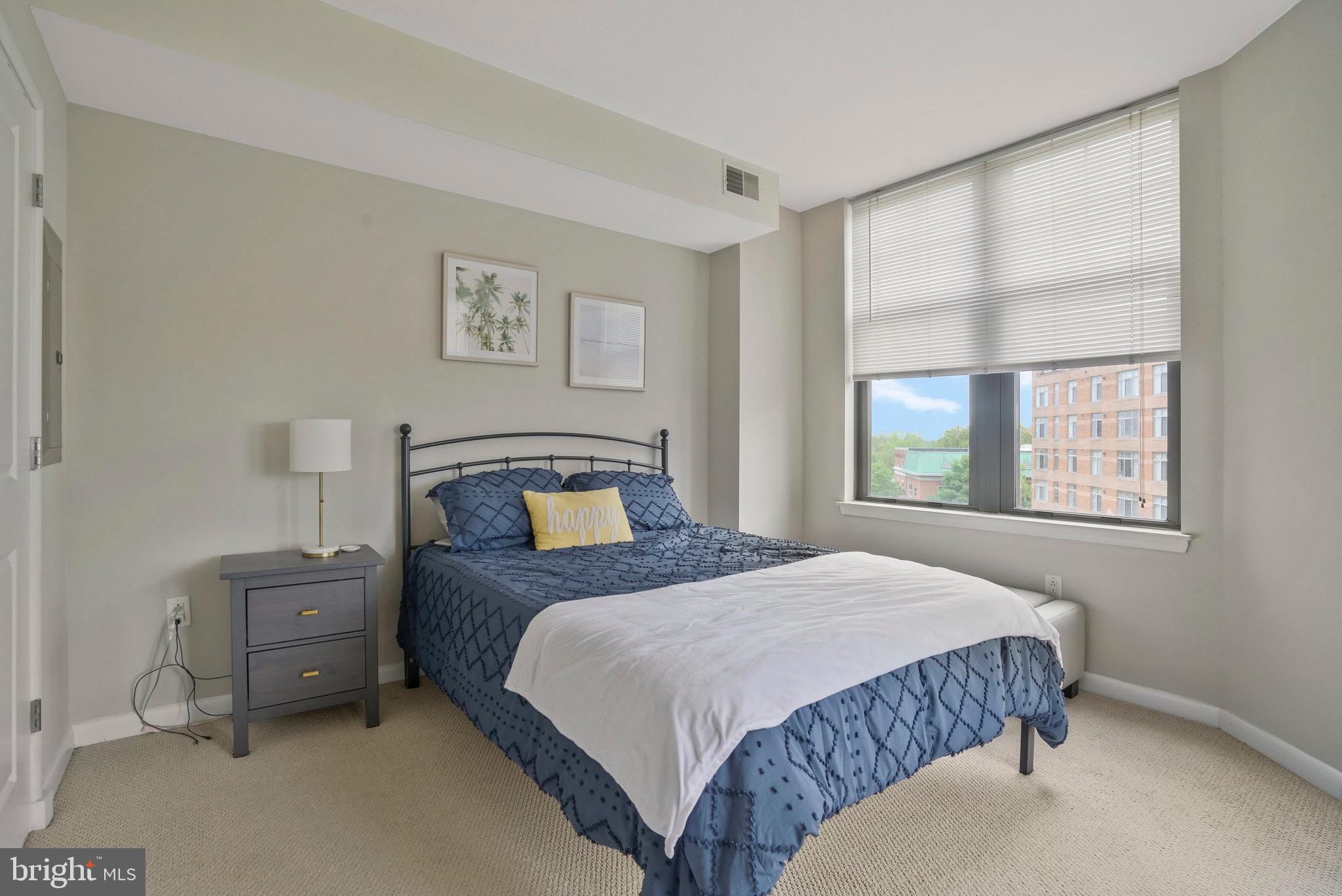 CLARENDON 1021 - Residential