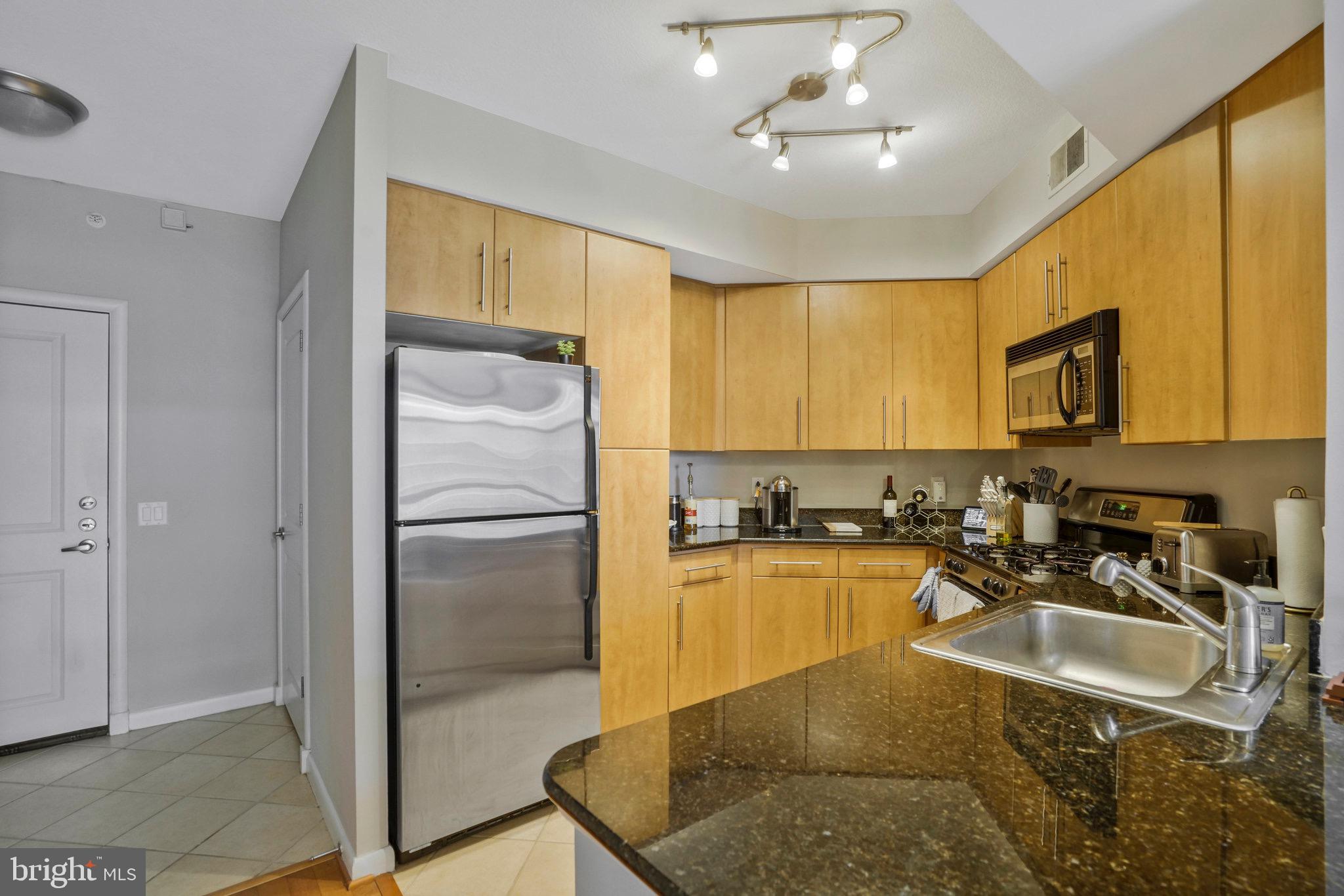 CLARENDON 1021 - Residential