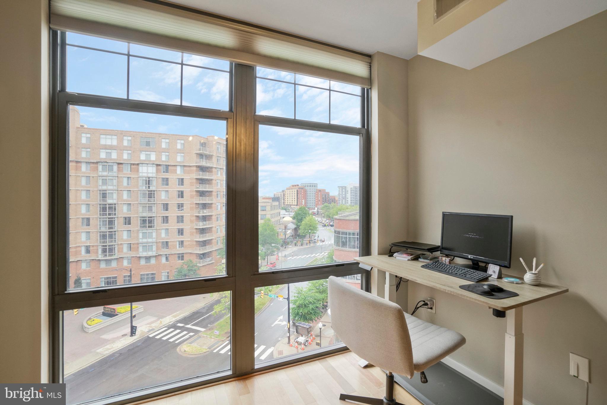 CLARENDON 1021 - Residential