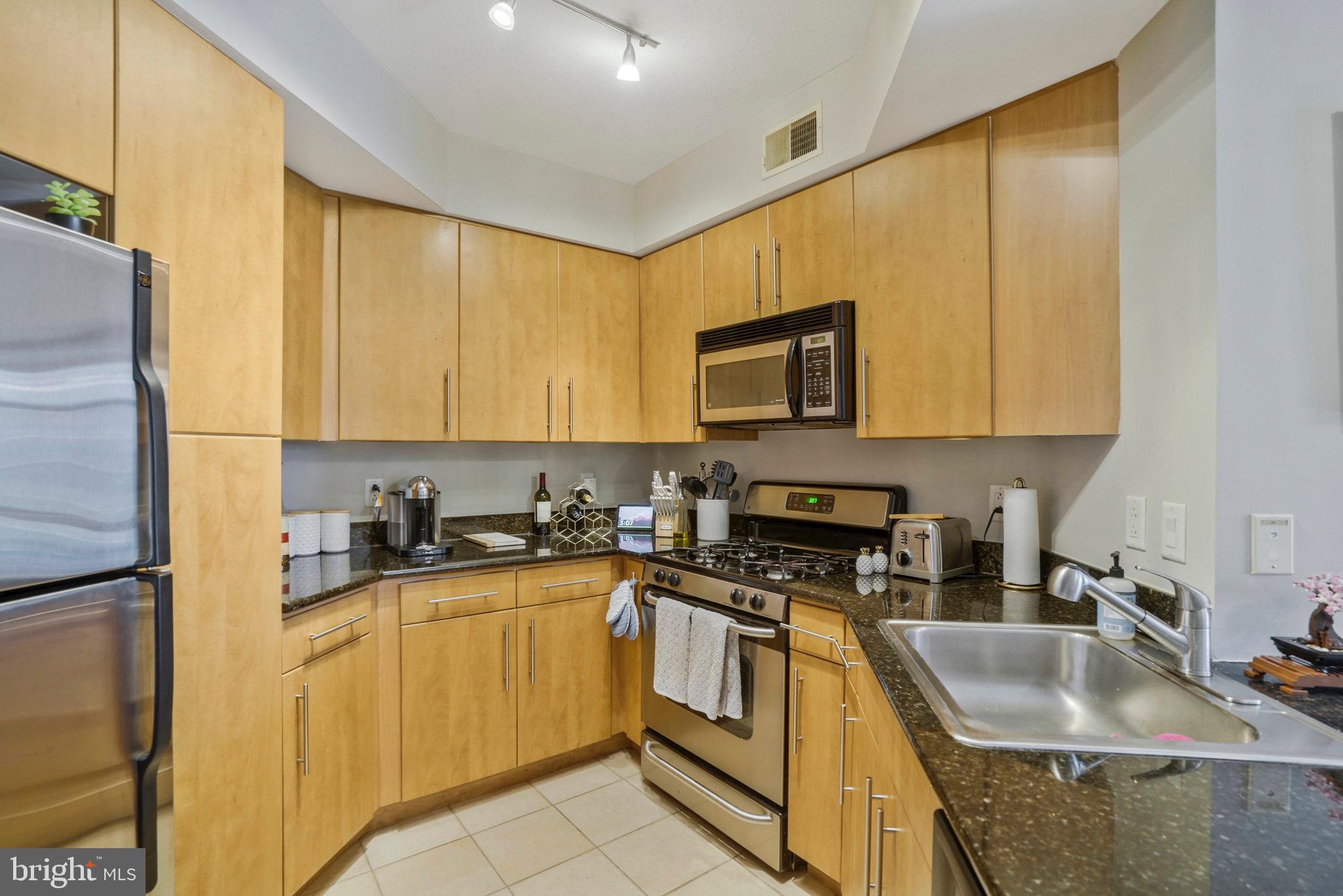 CLARENDON 1021 - Residential