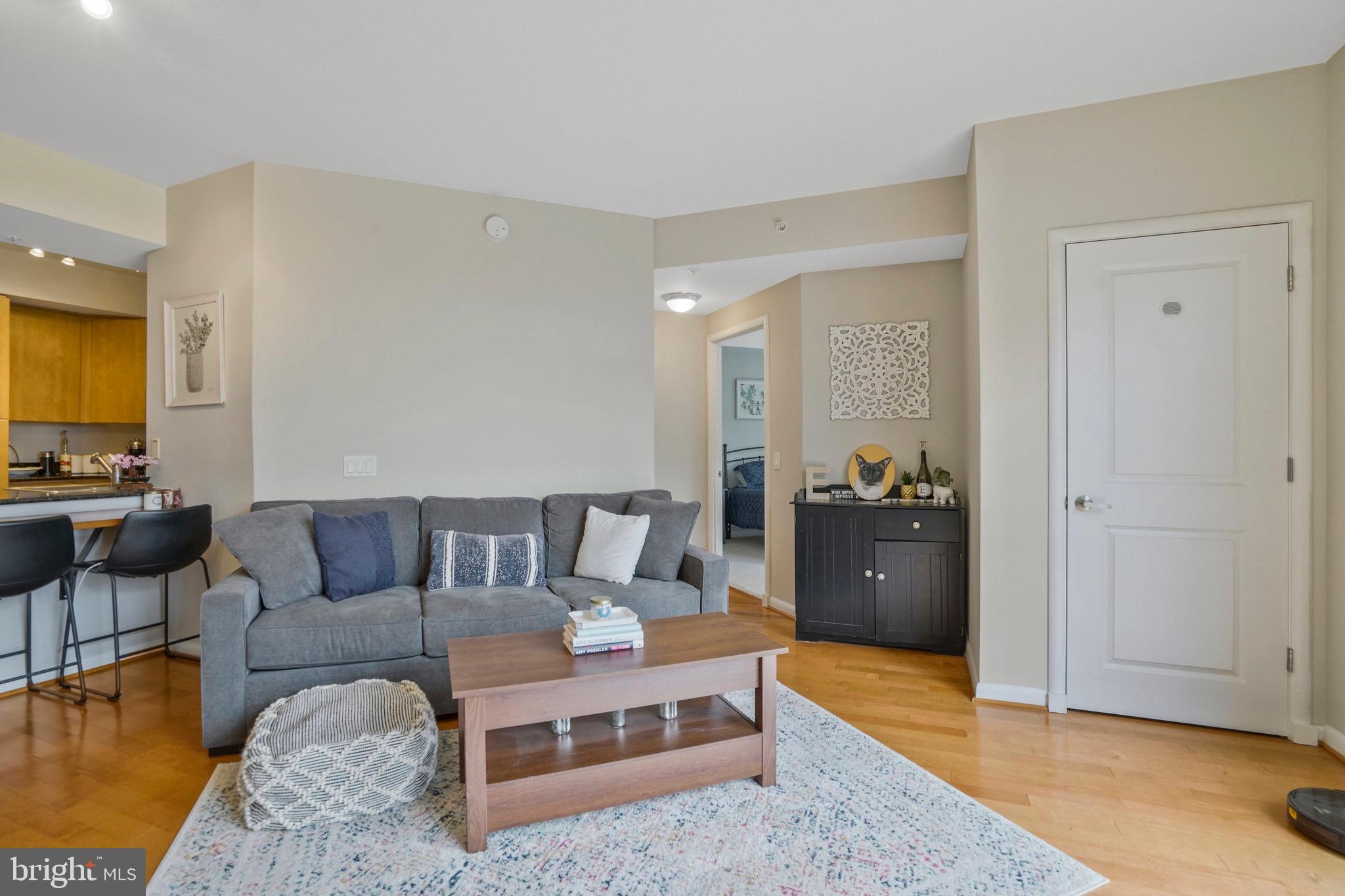 CLARENDON 1021 - Residential