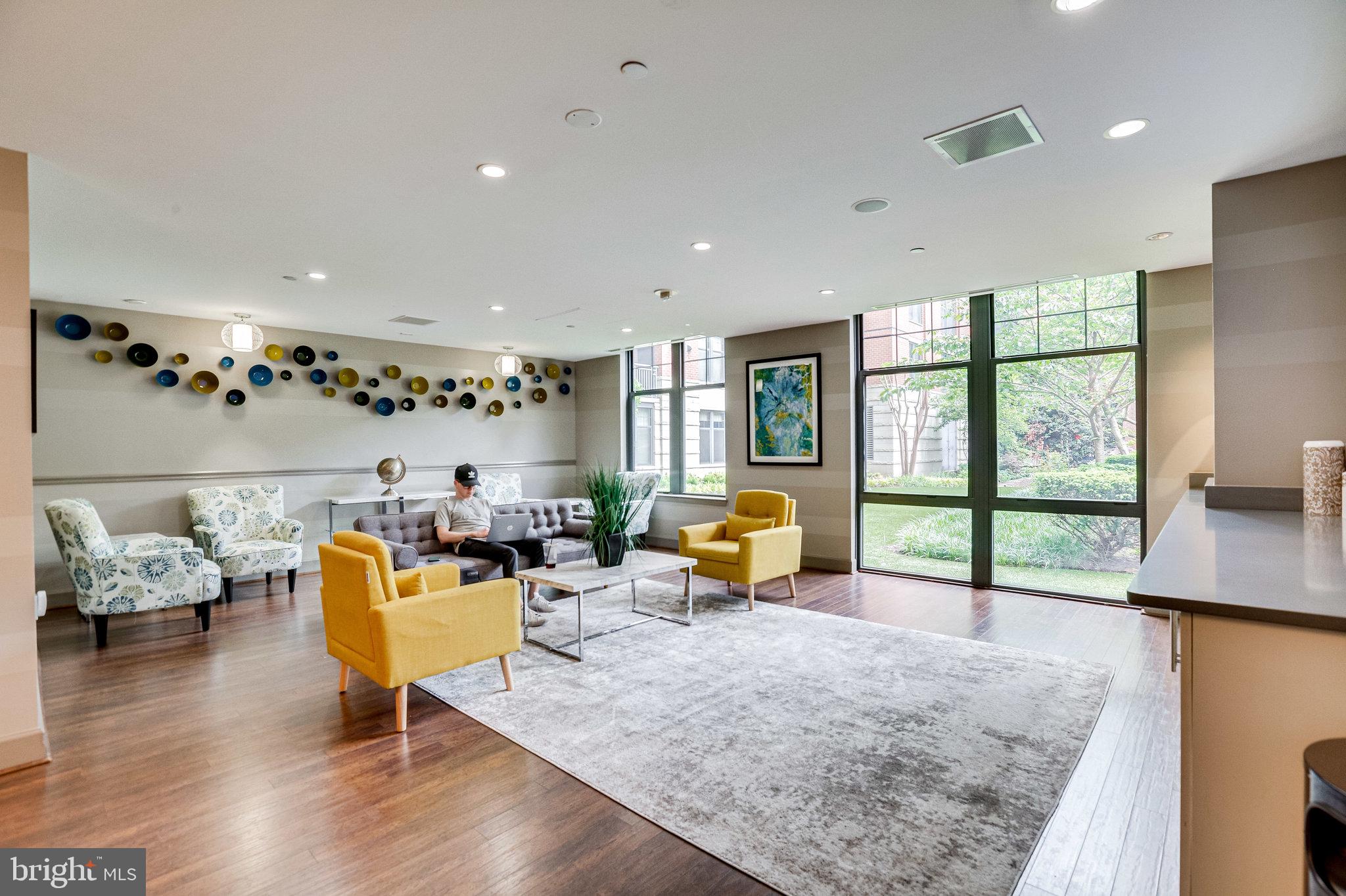 CLARENDON 1021 - Residential