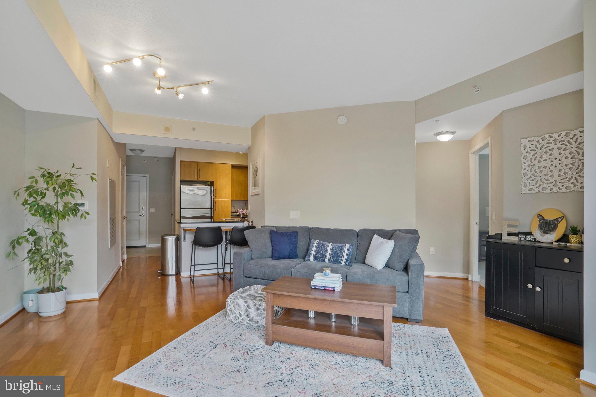 CLARENDON 1021 - Residential