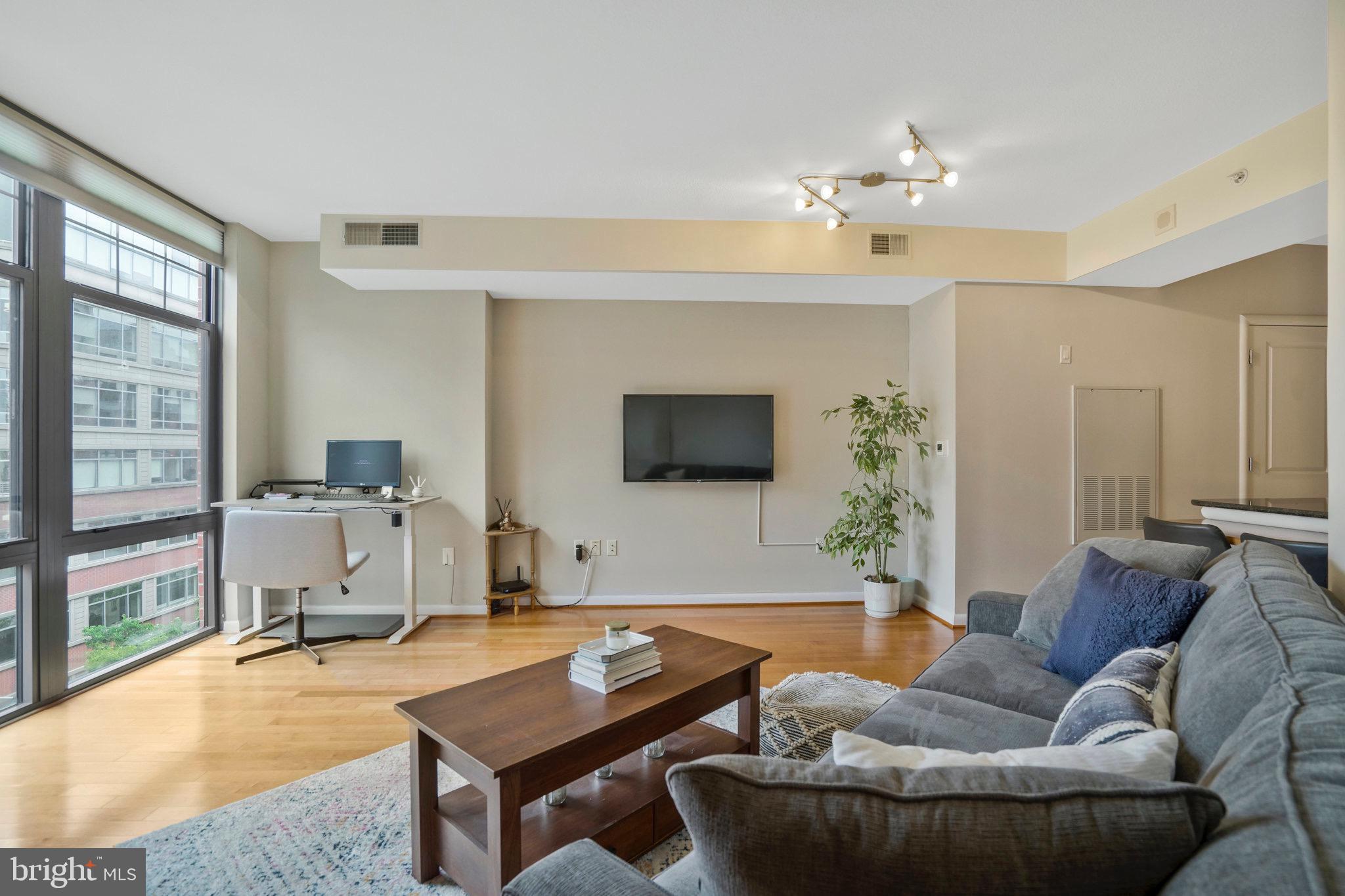 CLARENDON 1021 - Residential