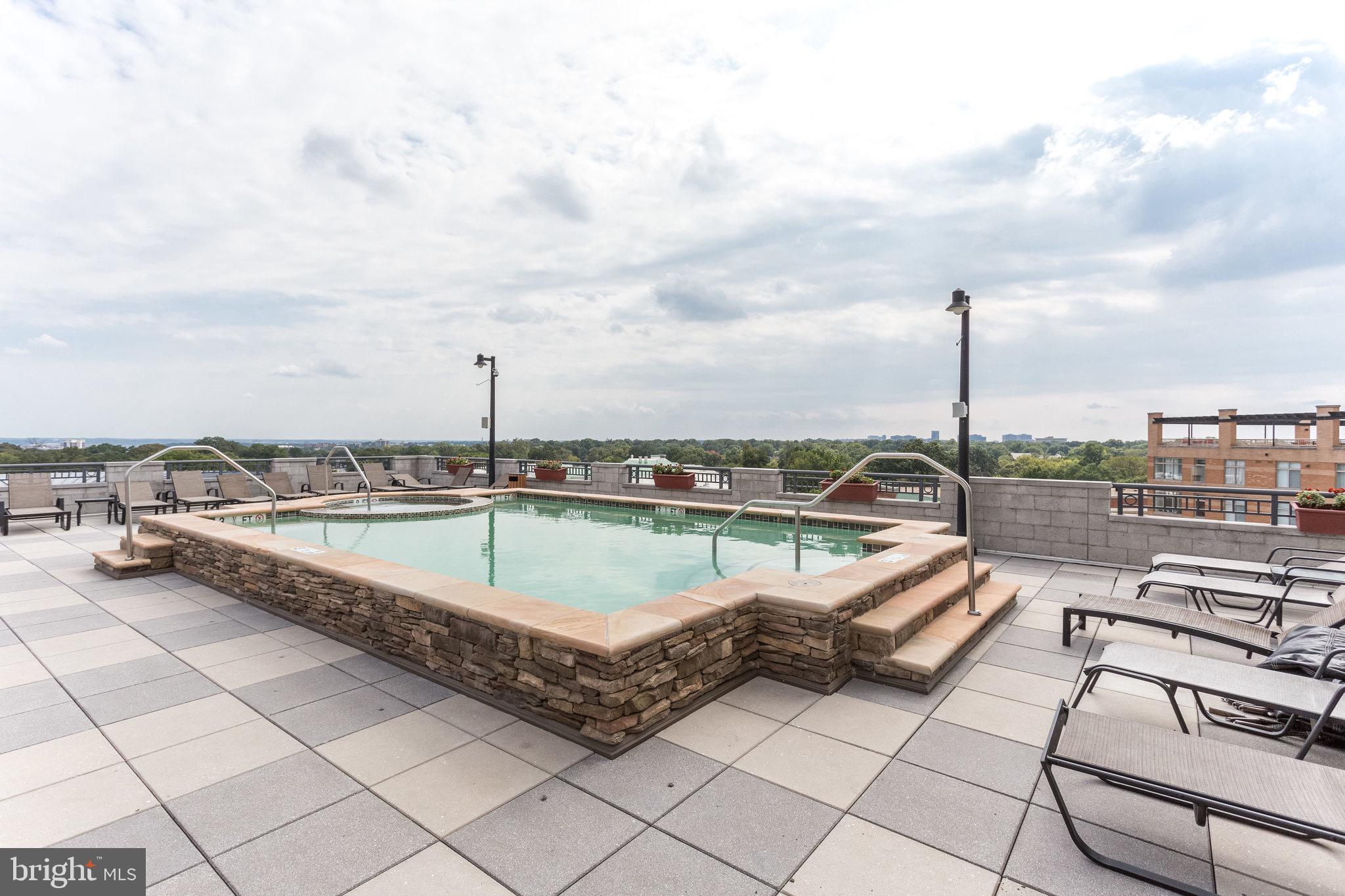 CLARENDON 1021 - Residential