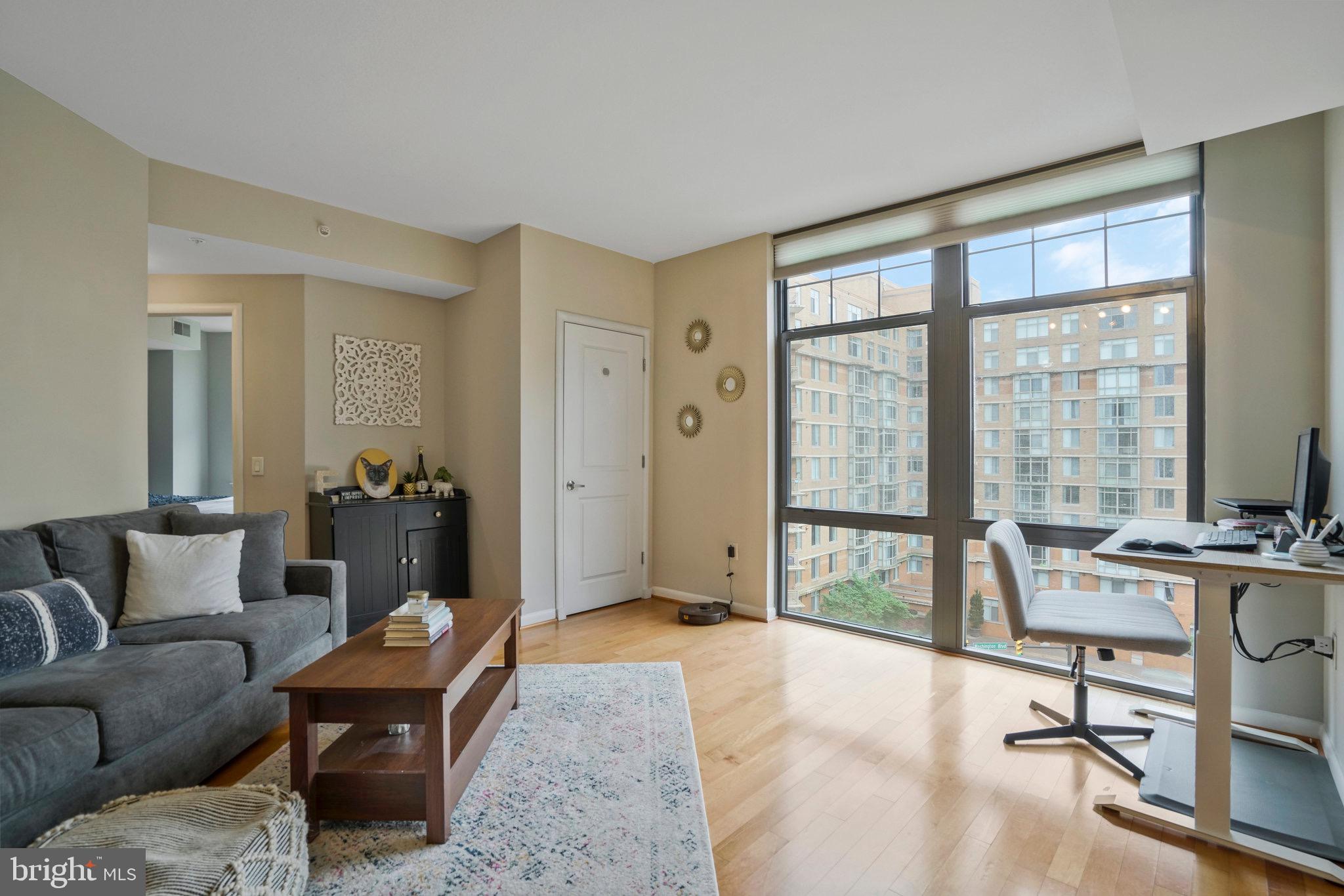 CLARENDON 1021 - Residential