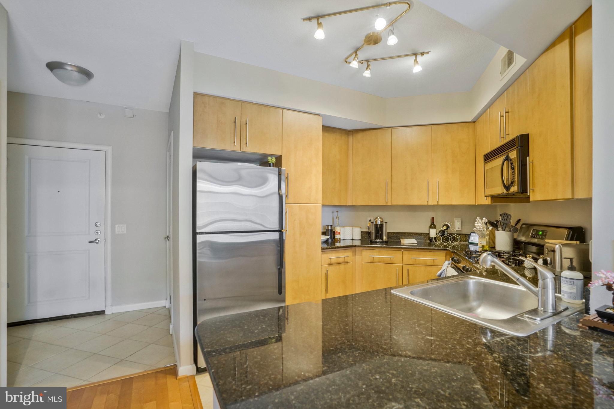 CLARENDON 1021 - Residential