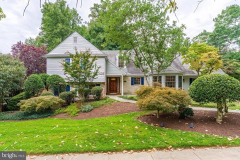 Photo of 1995 Lancashire Drive, POTOMAC, MD 20854 (MLS # MDMC2256138)
