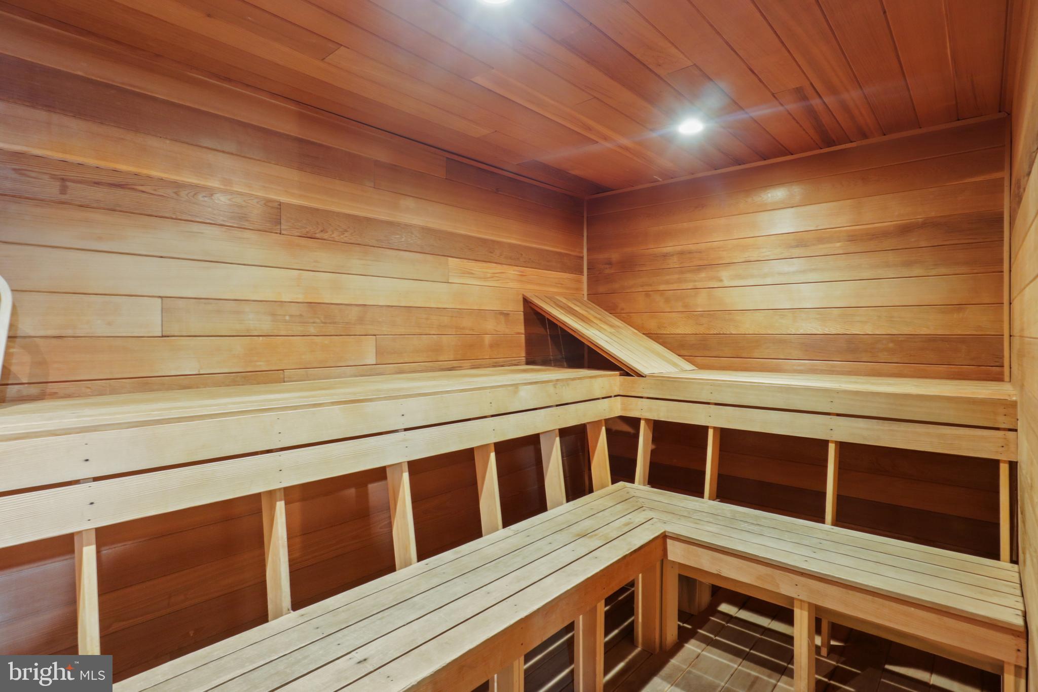 THE CARLTON - Residential