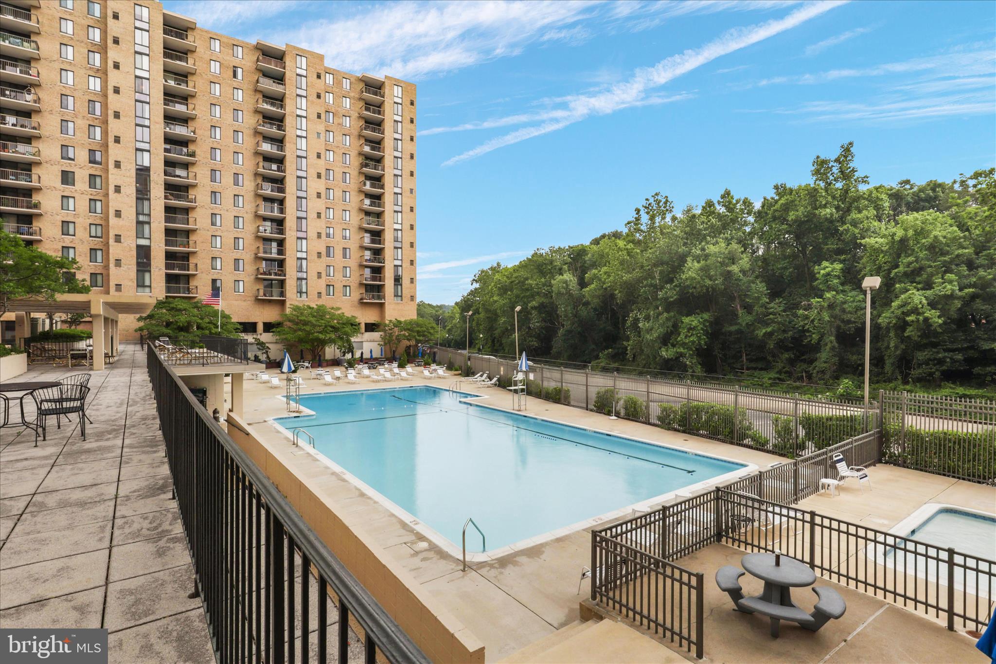 THE CARLTON - Residential