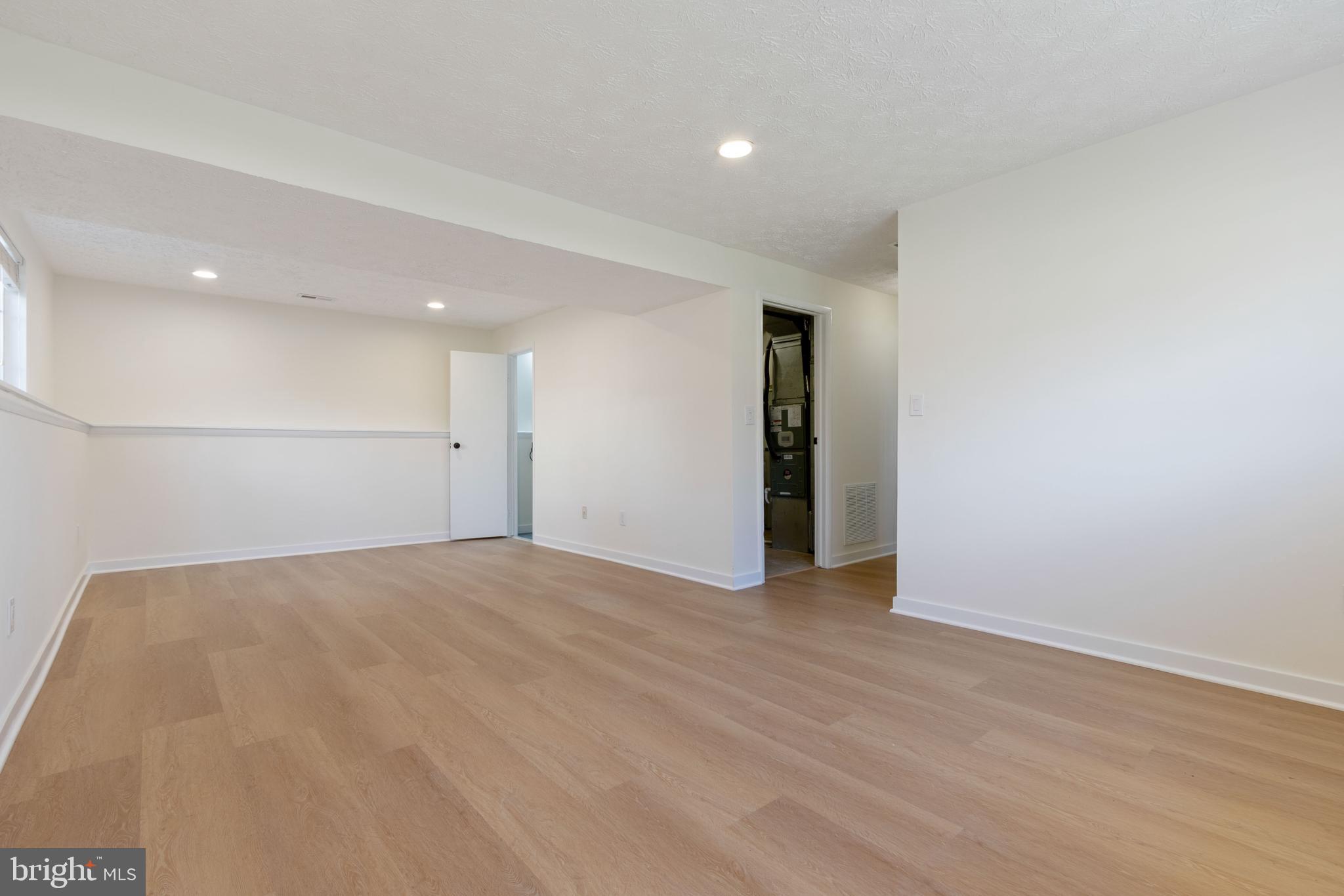 PLEASANT VALLEY - Residential Lease