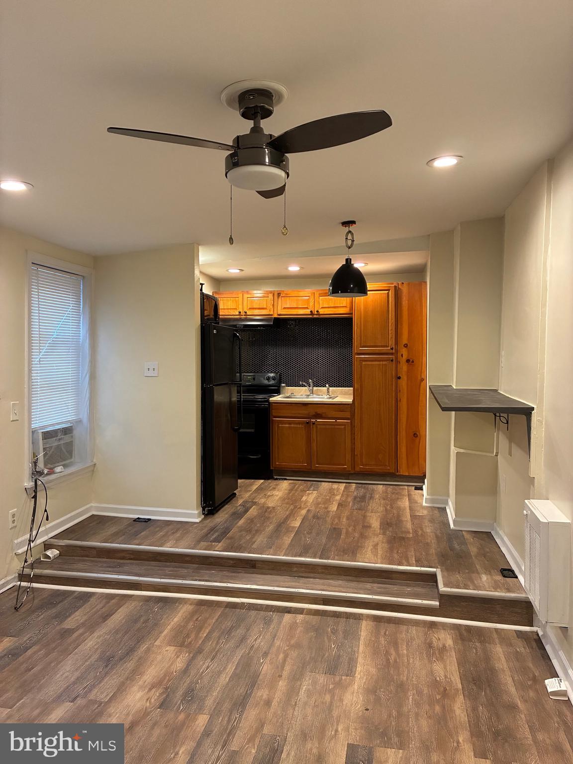 928 BELMONT AVENUE 2ND FL STUDIO