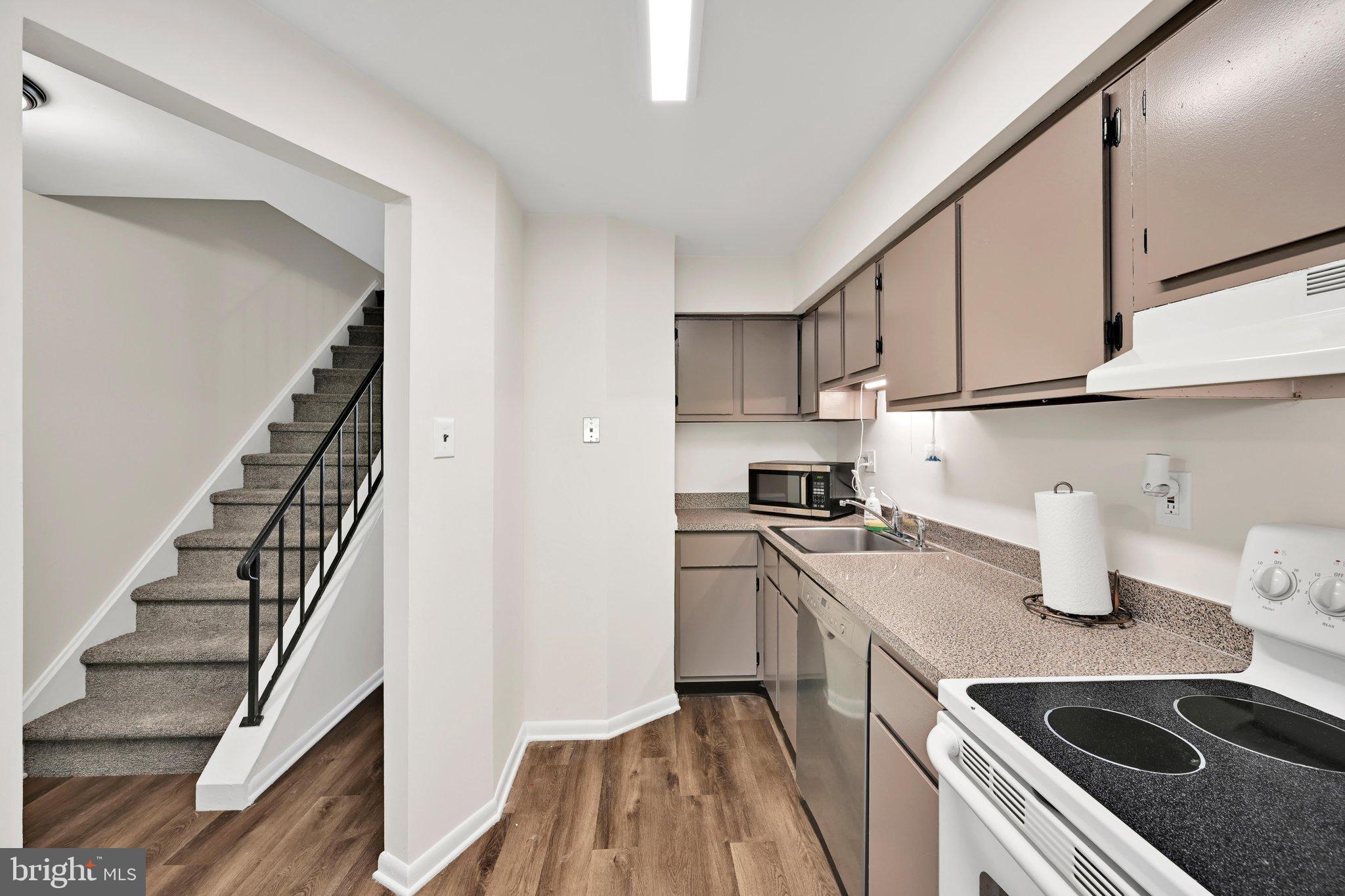401 SUMMIT HOUSE