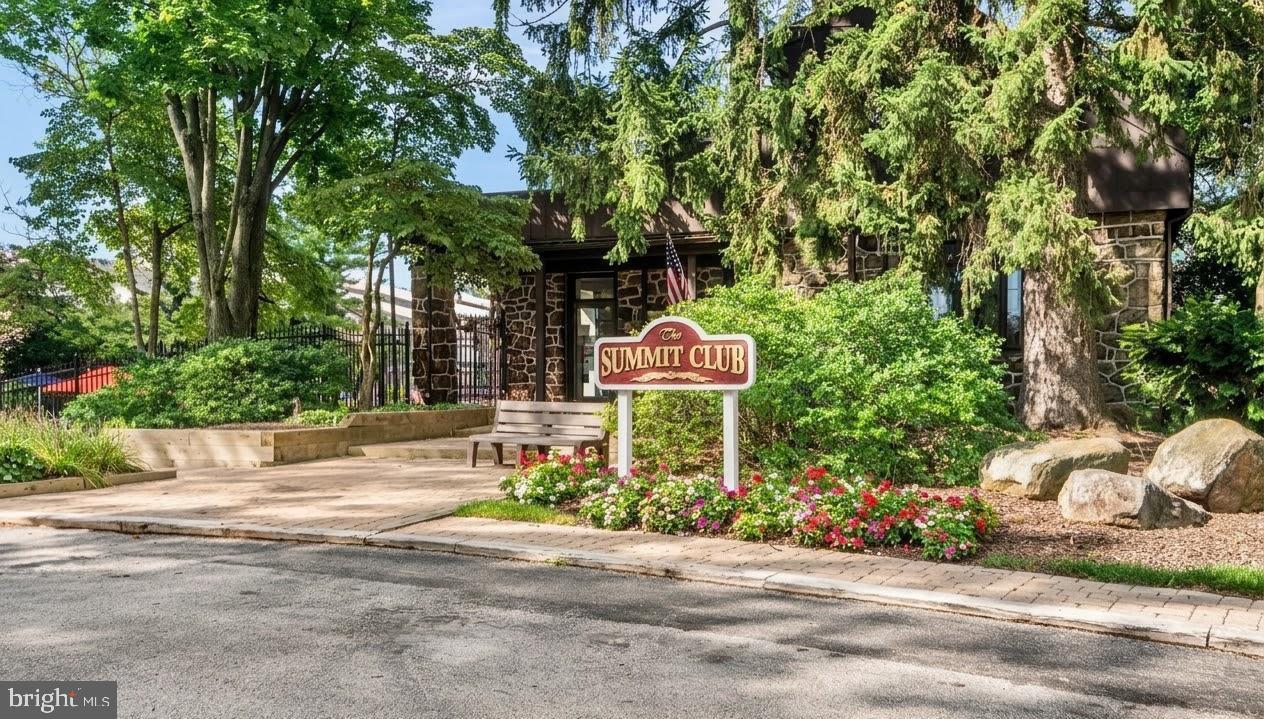 401 SUMMIT HOUSE