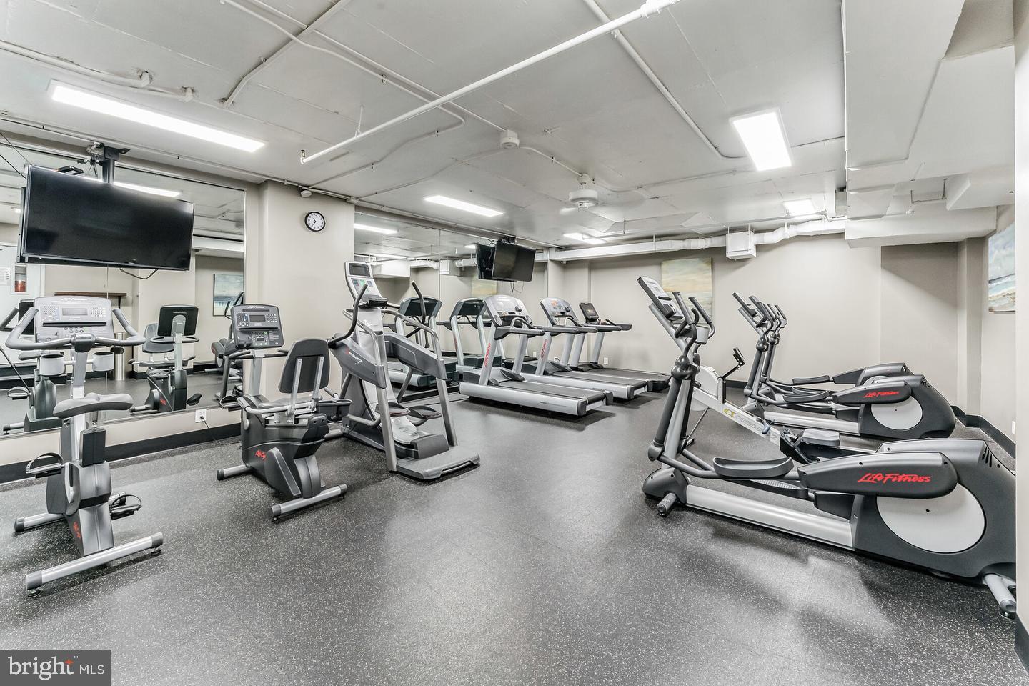 LAKESIDE PLAZA - Residential Lease