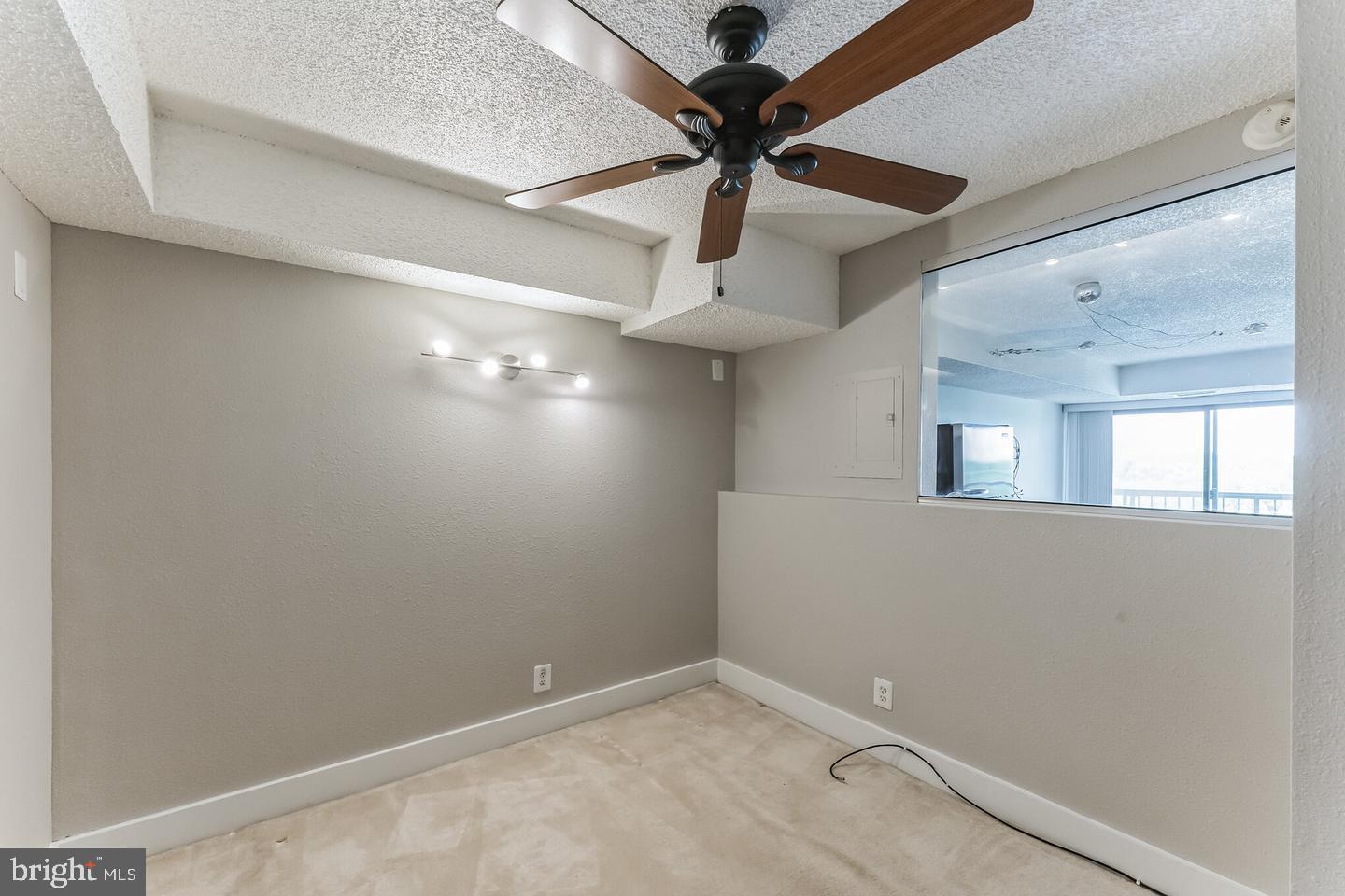 LAKESIDE PLAZA - Residential Lease