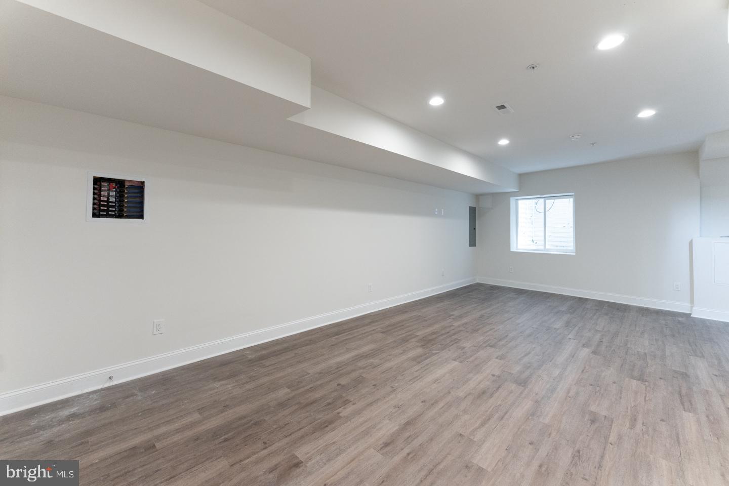 PORT RICHMOND - Residential Lease