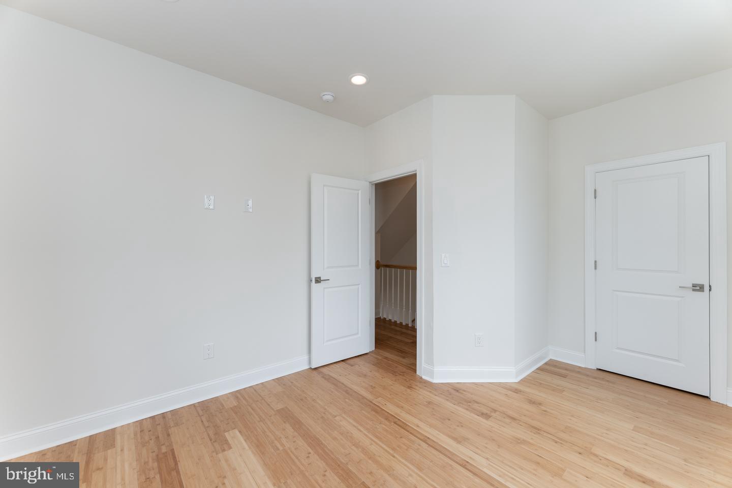 PORT RICHMOND - Residential Lease