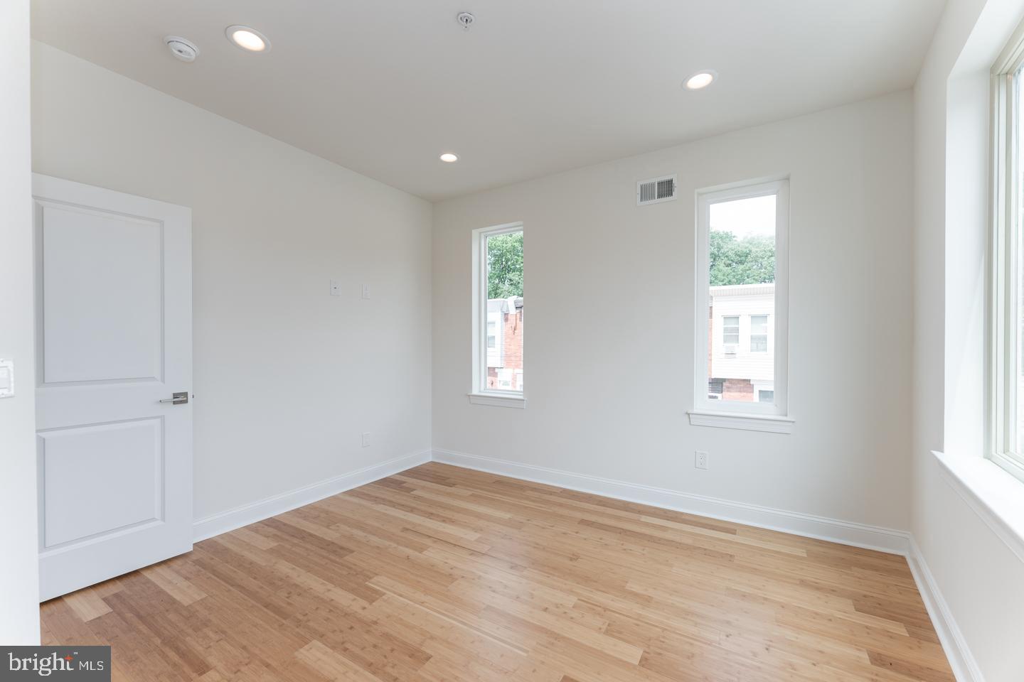 PORT RICHMOND - Residential Lease