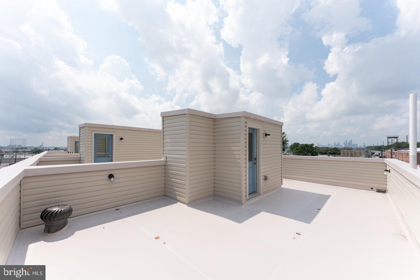 PORT RICHMOND - Residential Lease