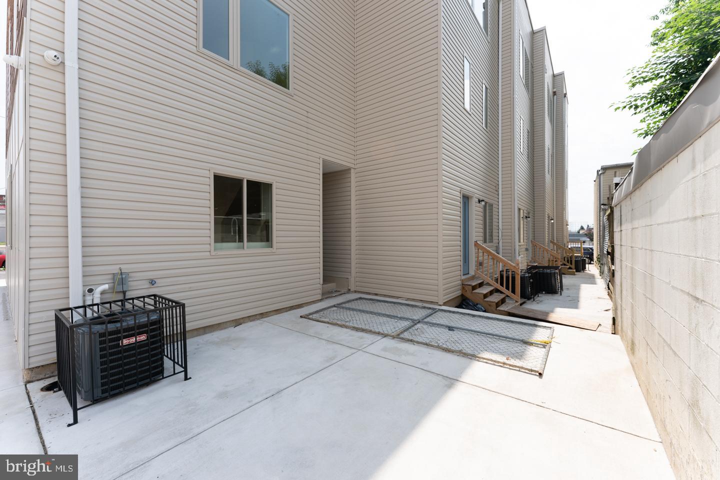 PORT RICHMOND - Residential Lease