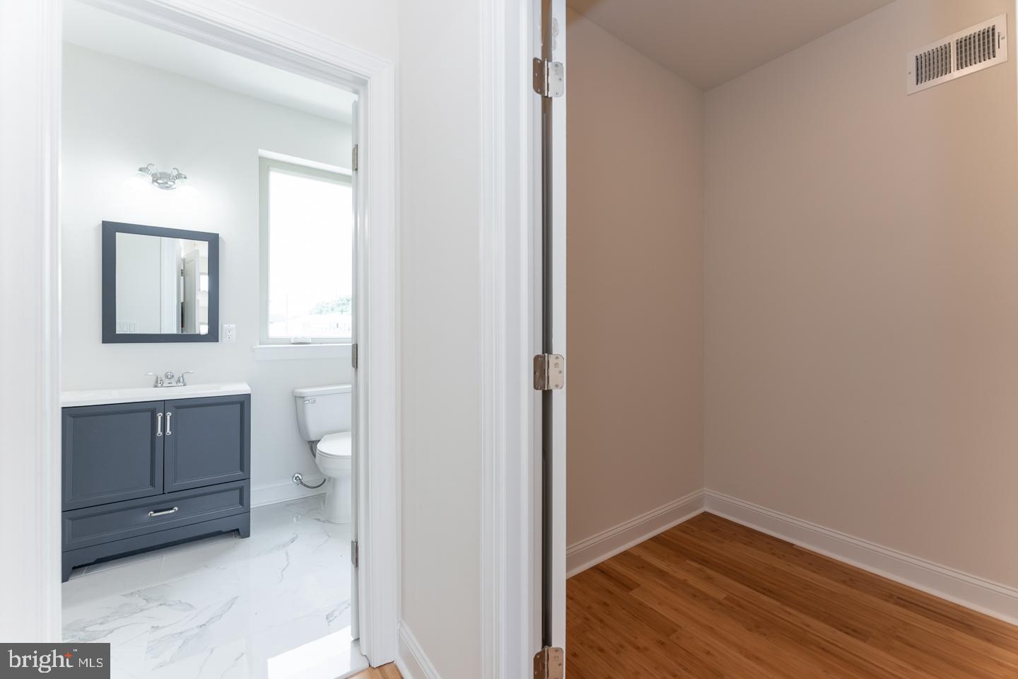 PORT RICHMOND - Residential Lease