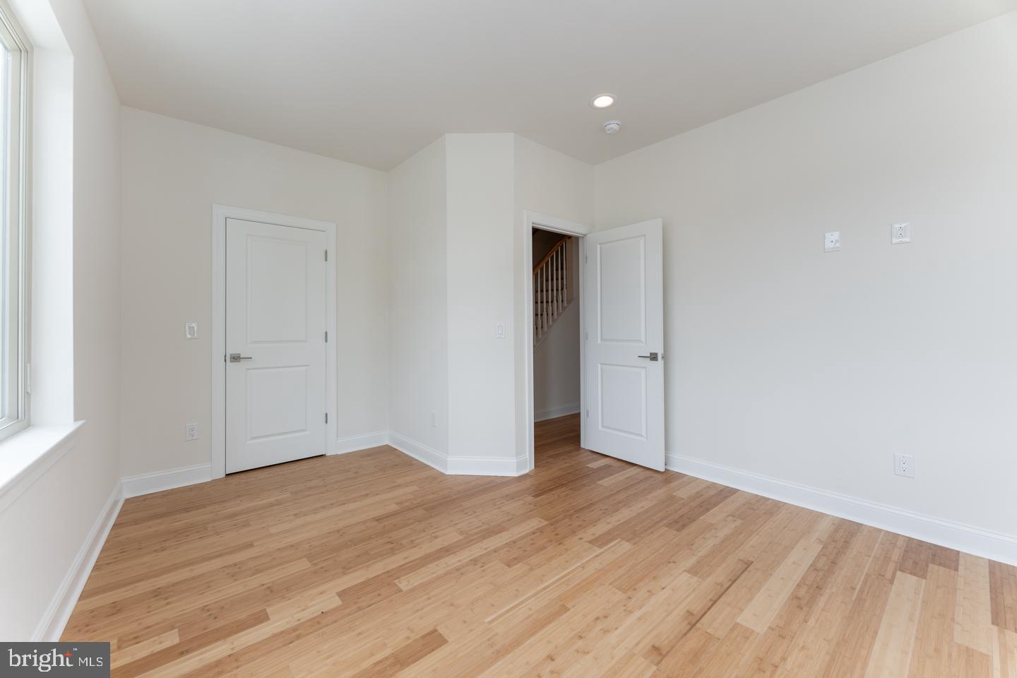 PORT RICHMOND - Residential Lease